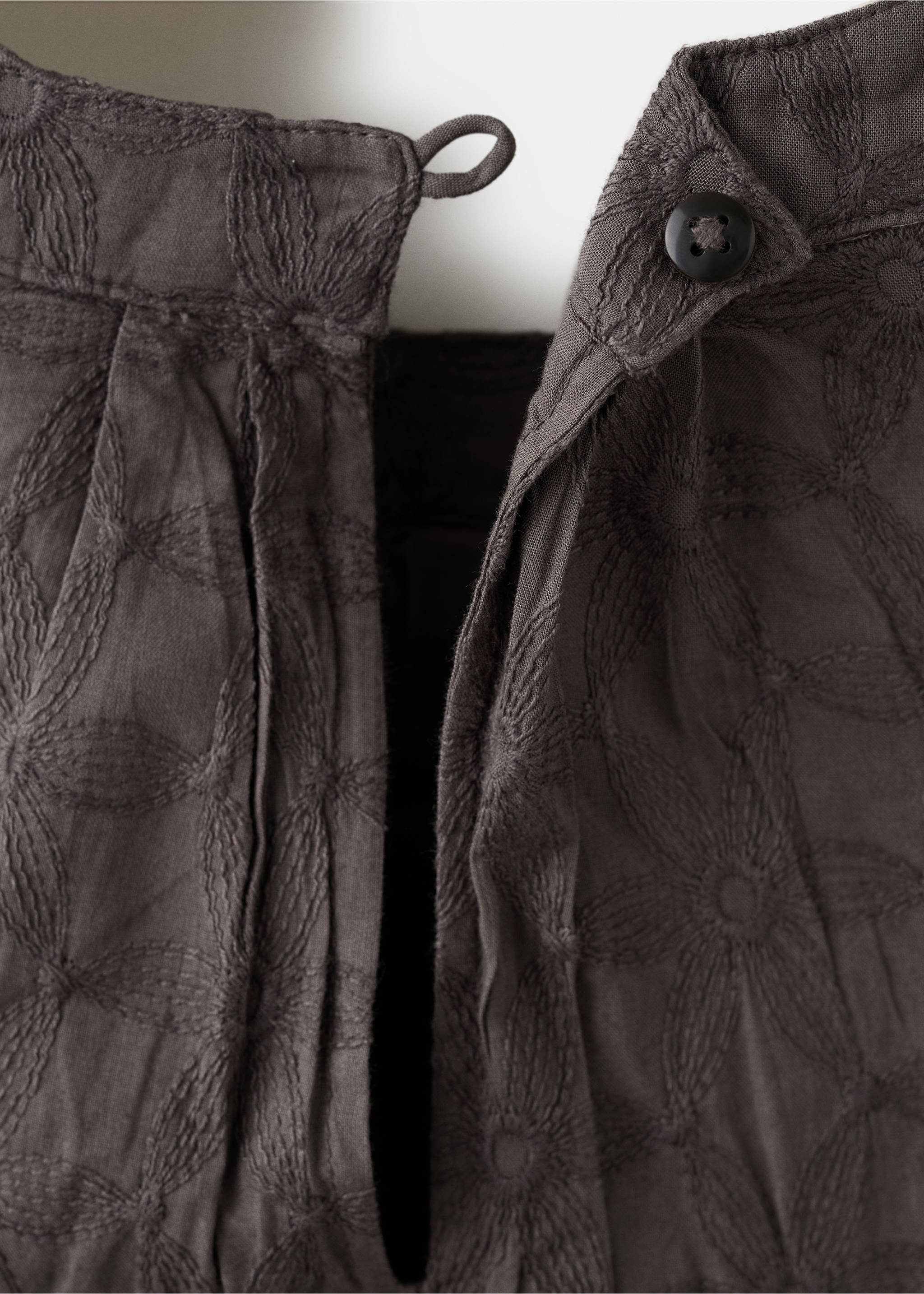 Floral embroidery dress - Details of the article 8, Chocolate. Ref: 27096347-00.