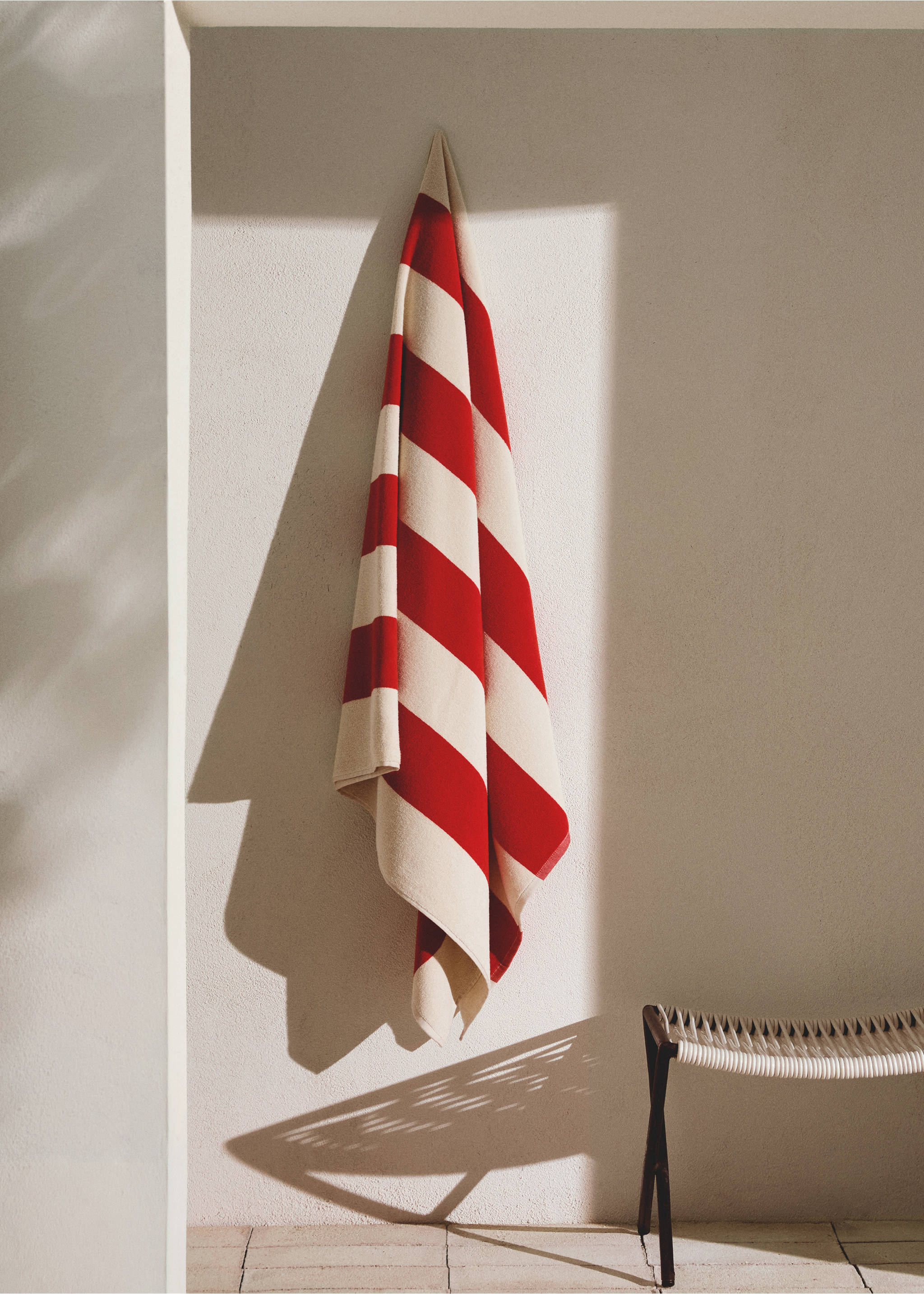 Cotton terry beach towel with stripes - General plane, Red. Ref: 27096351-00.