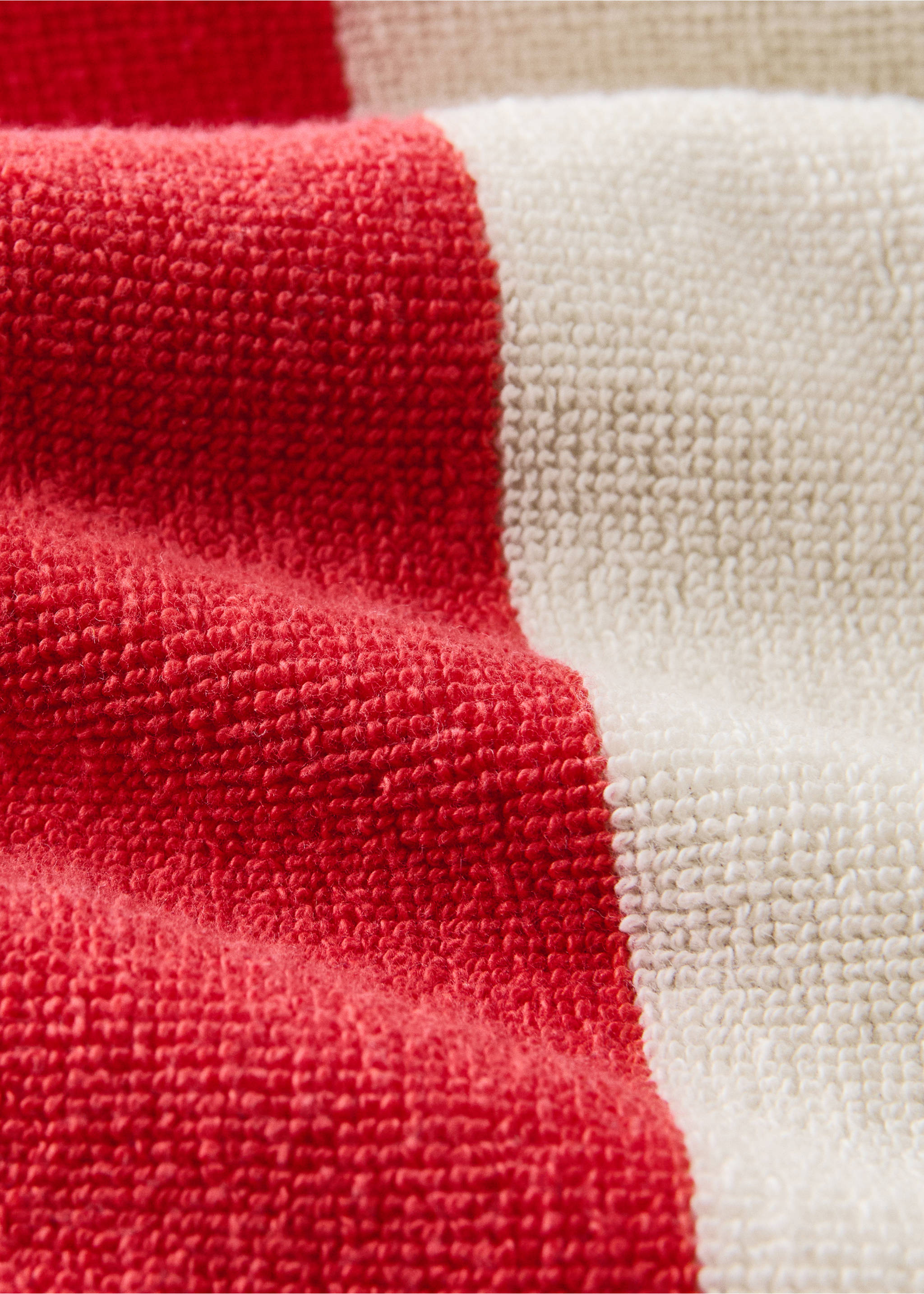 Cotton terry beach towel with stripes - Details of the article 1, Red. Ref: 27096351-00.