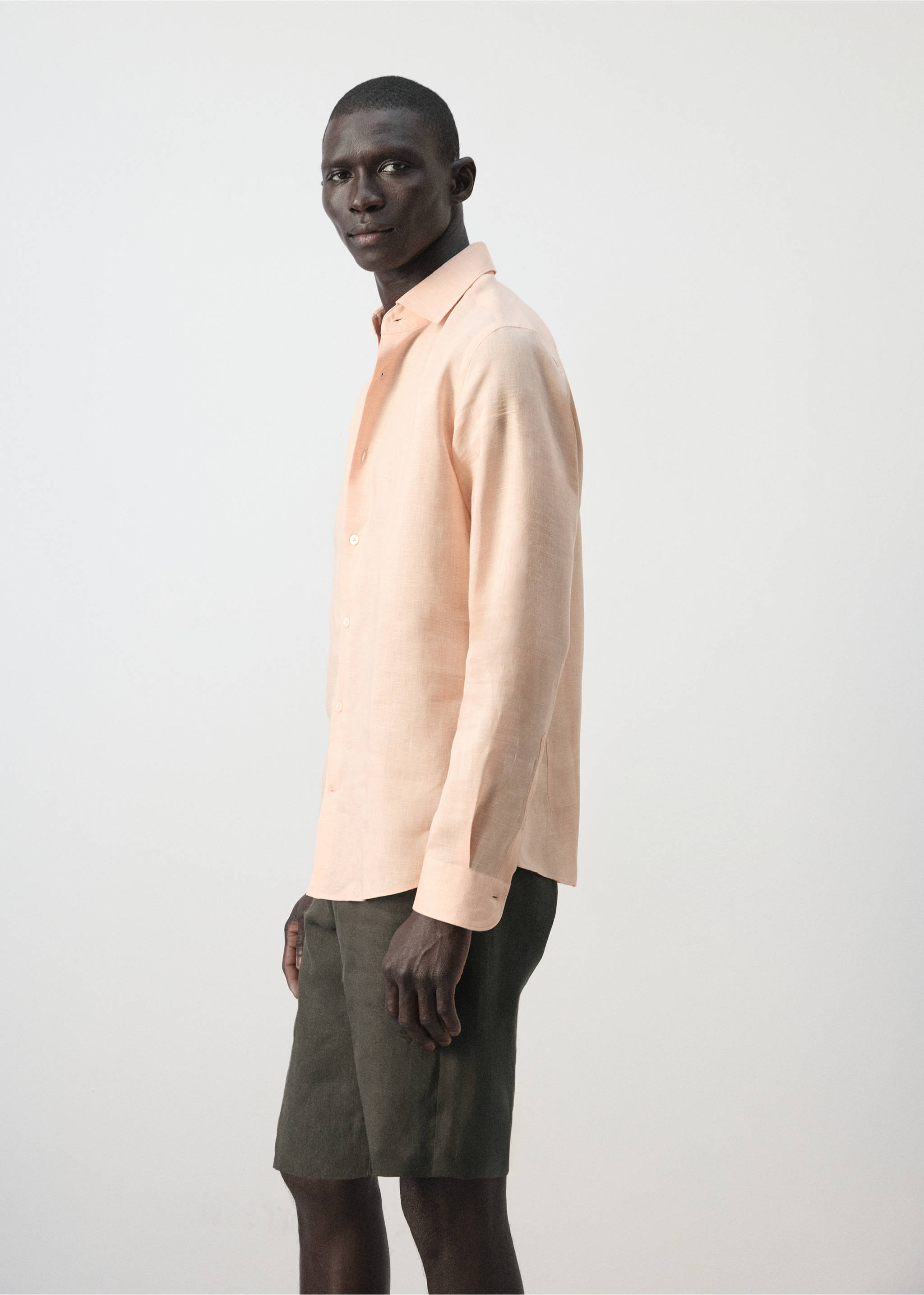 100% linen slim-fit shirt - Details of the article 2, Peach. Ref: 27096709-00.