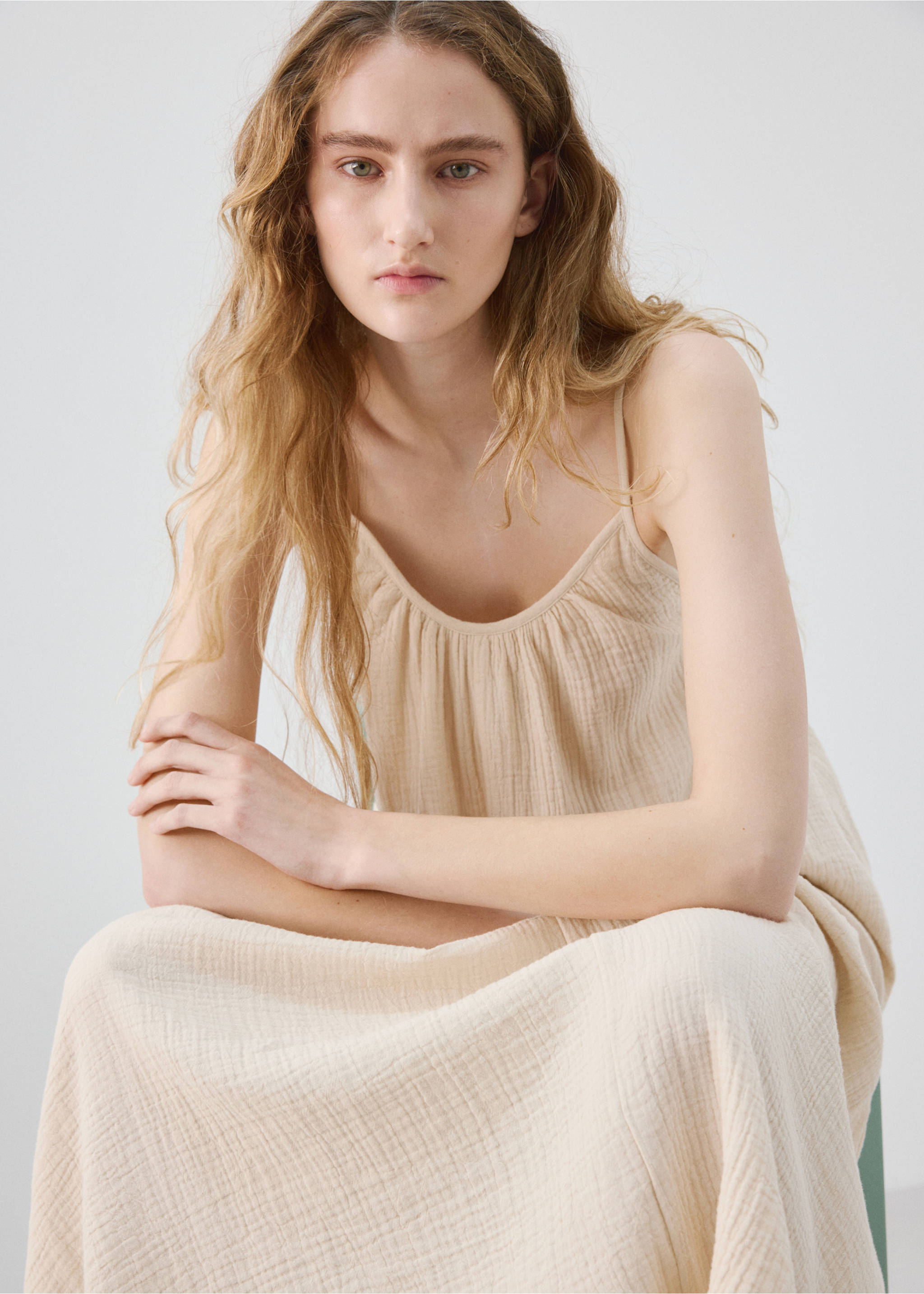 Rochie lungă șifon - Plan mediu, Ecru. Ref: 27096718-00.