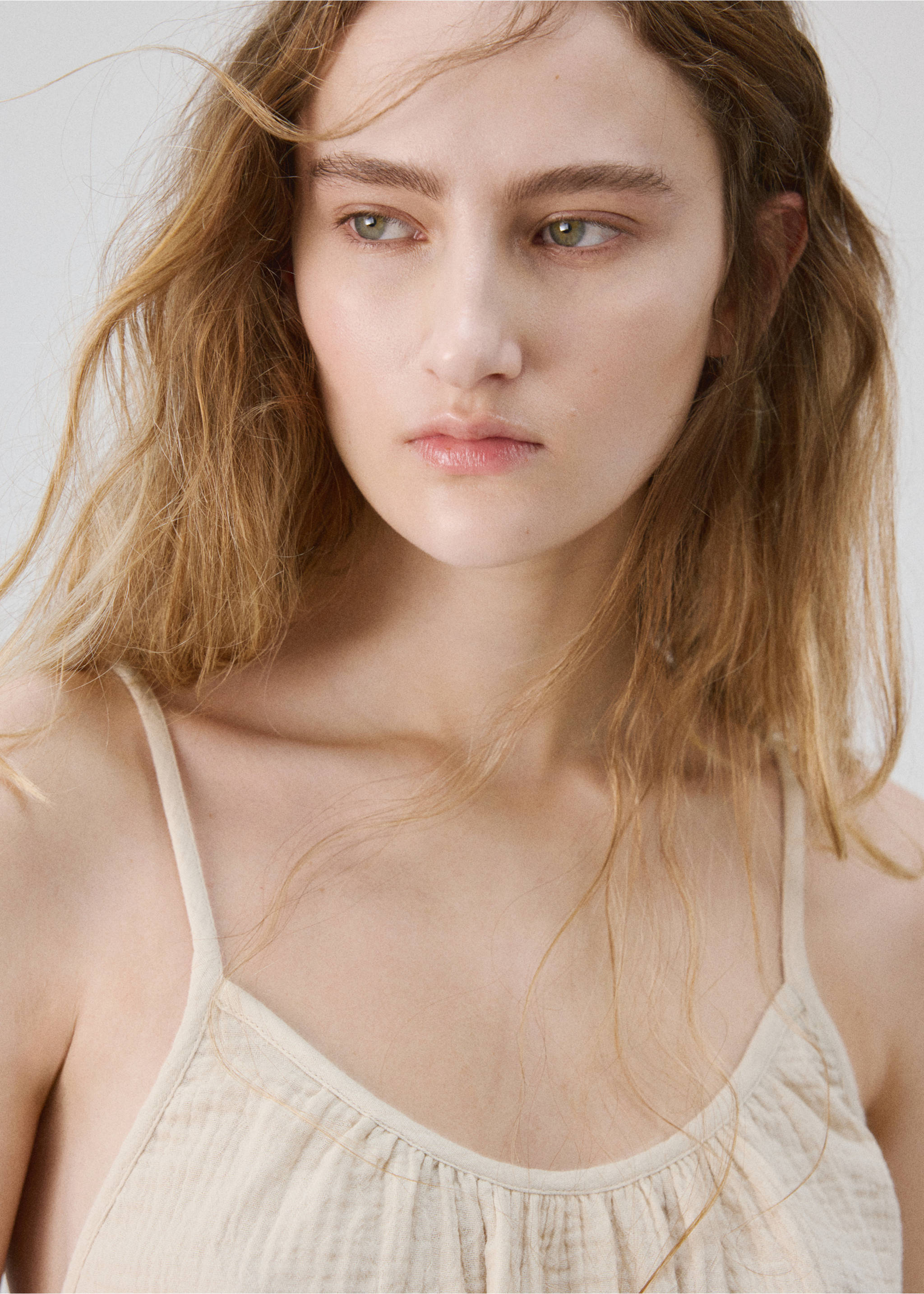 Enfärgad pyjamastopp med axelband i bomull - Detaljer om artikeln 1, Rå. Ref: 27096719-00.