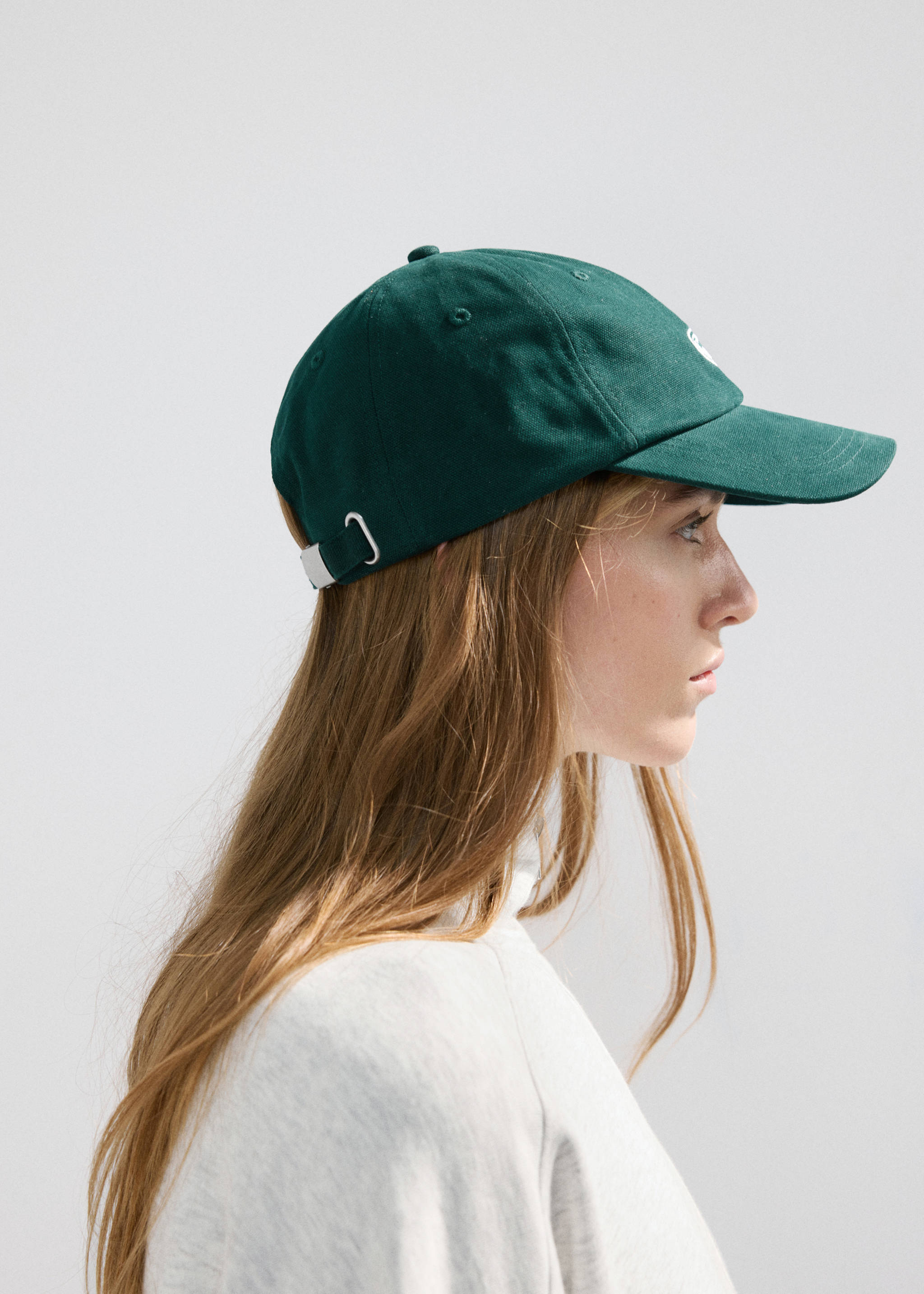 Embroidered message cap - General plane