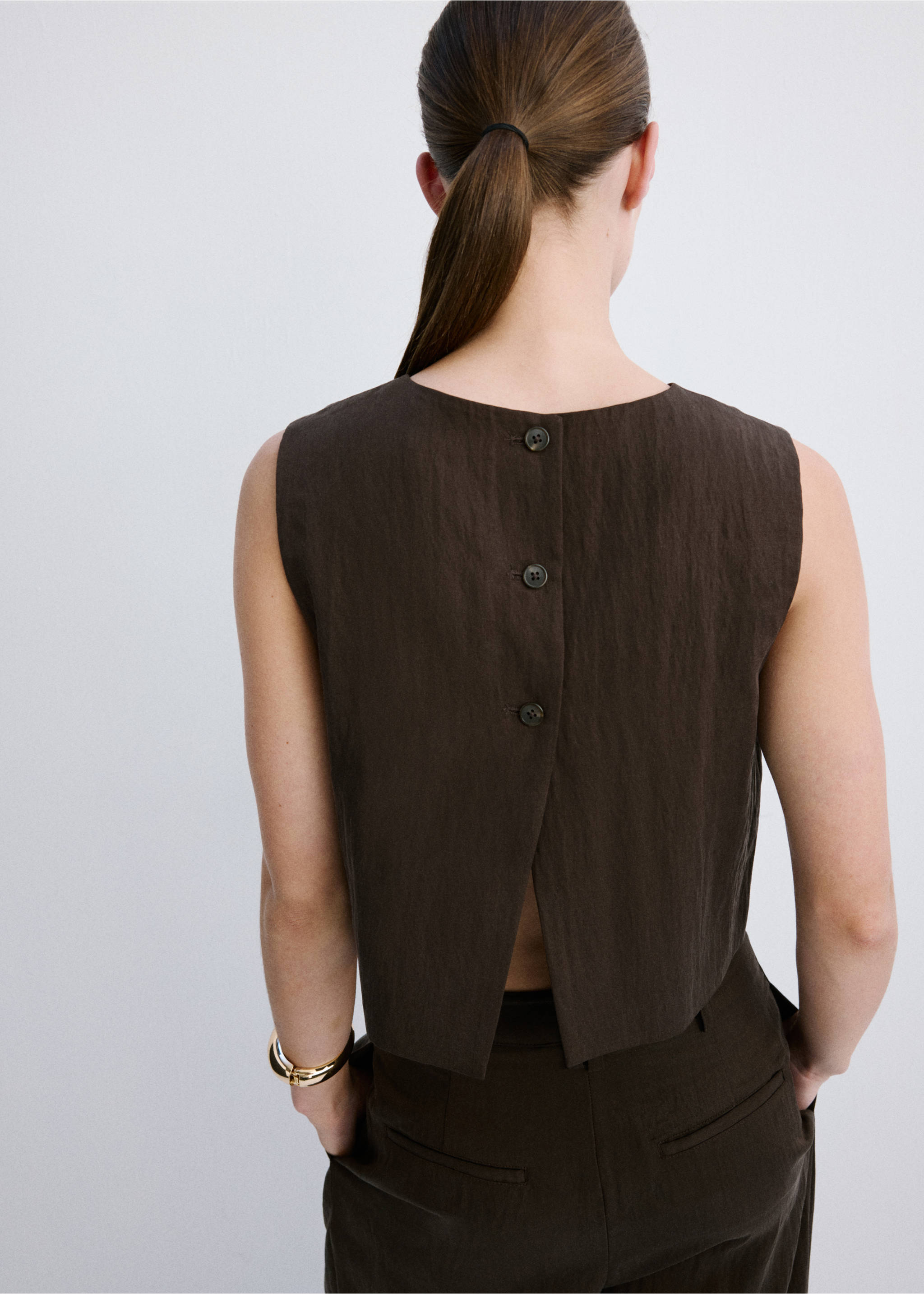 Lyocell top with buttons on the back - Reverse of the article, Chocolate. Ref: 27096750-00.