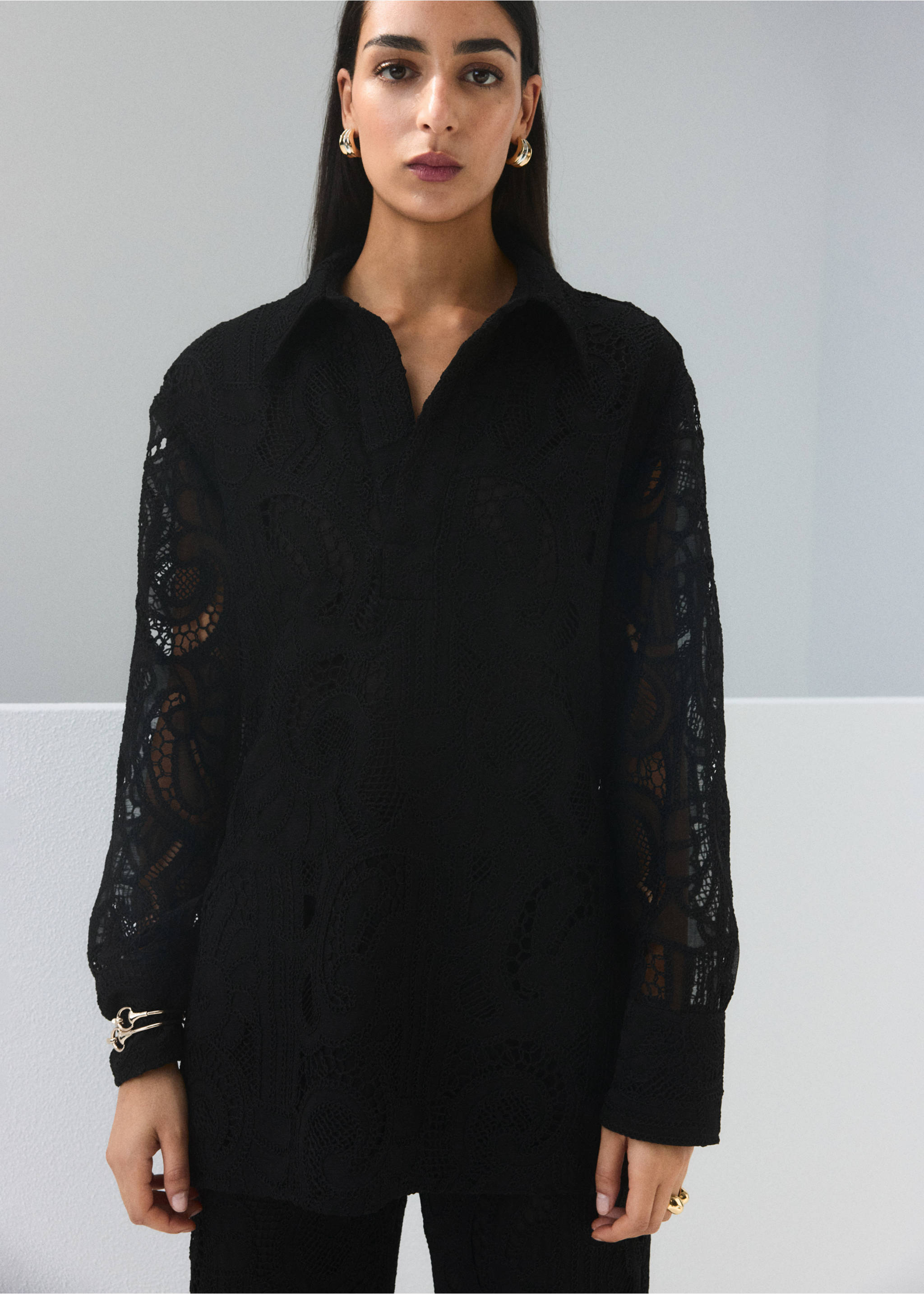 Embroidered openwork blouse - Medium plane, Black. Ref: 27097135-00.