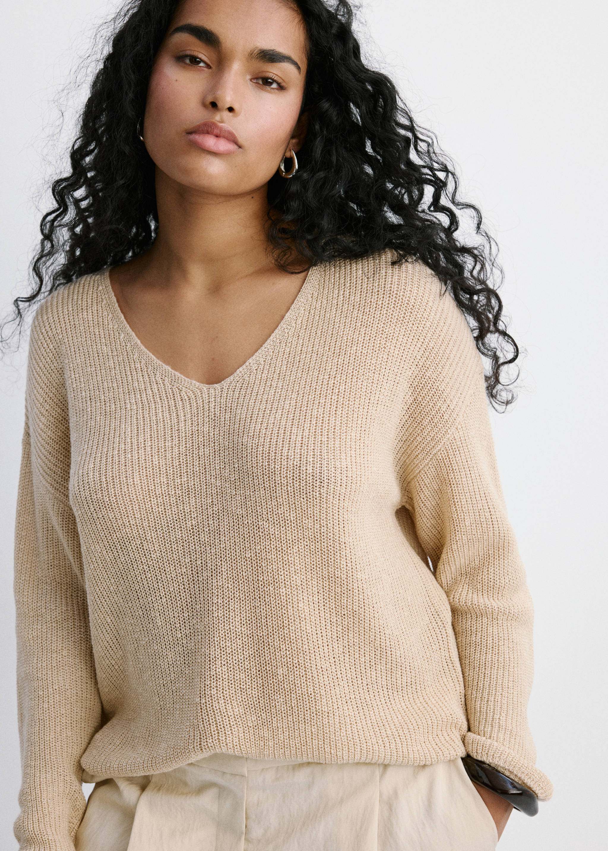V-neck openwork knitted sweater - Details of the article 5