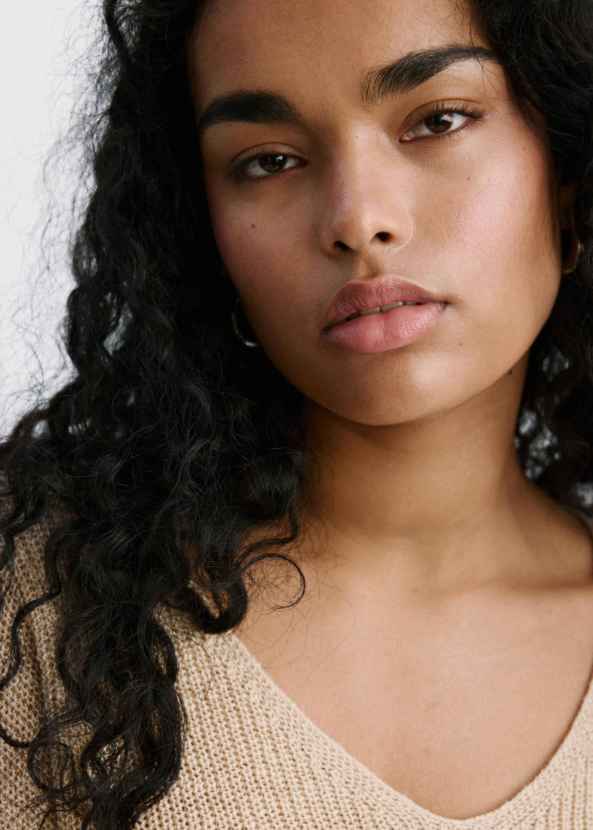 V-neck openwork knitted sweater - Details of the article 4