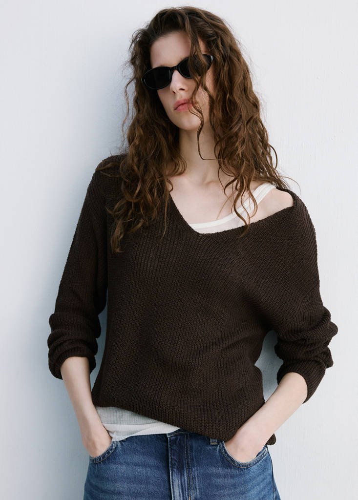 V-neck openwork knitted sweater — Chocolate