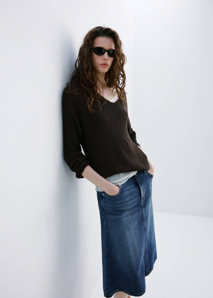 V-neck openwork knitted sweater — Chocolate