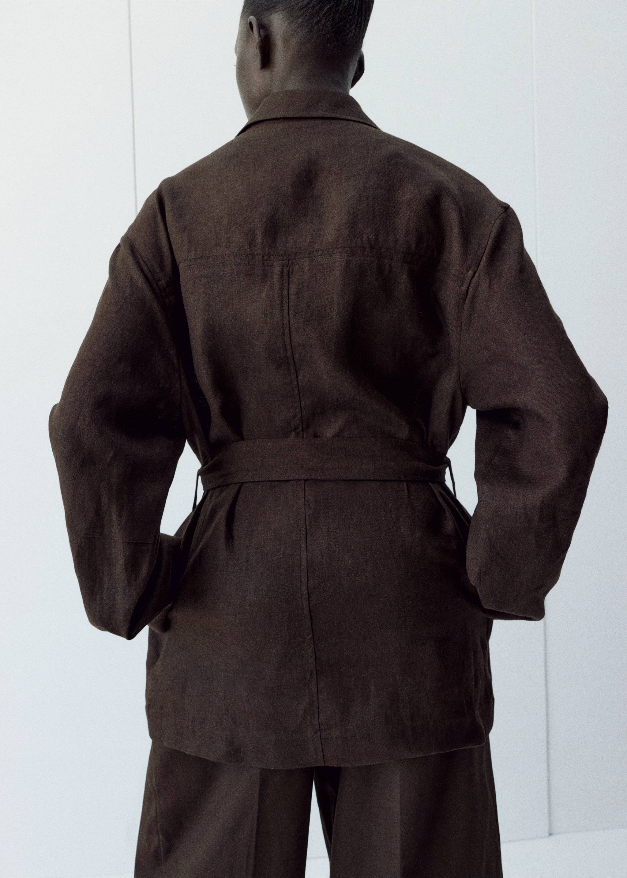 Linen jacket with belt - Reverse of the article, Chocolate. Ref: 27097138-00.