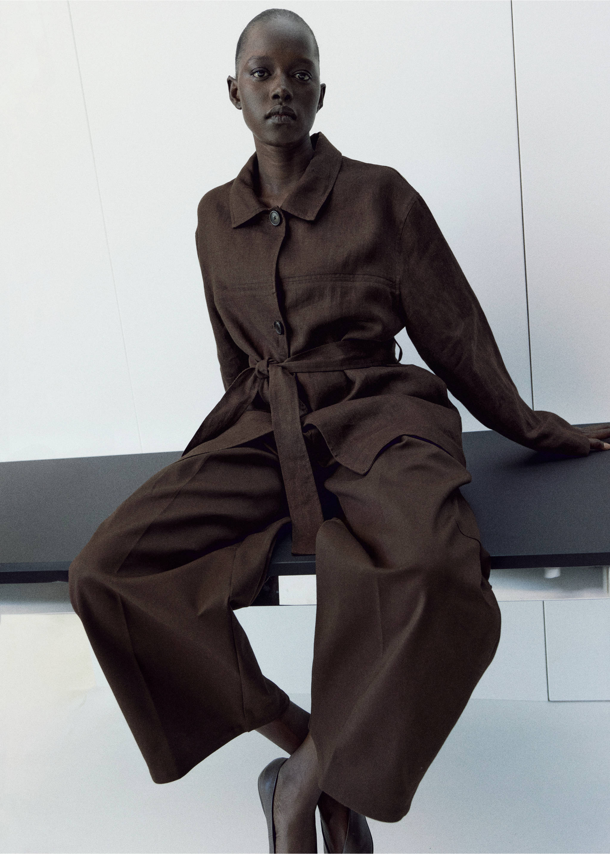 Linen jacket with belt - Details of the article 2, Chocolate. Ref: 27097138-00.