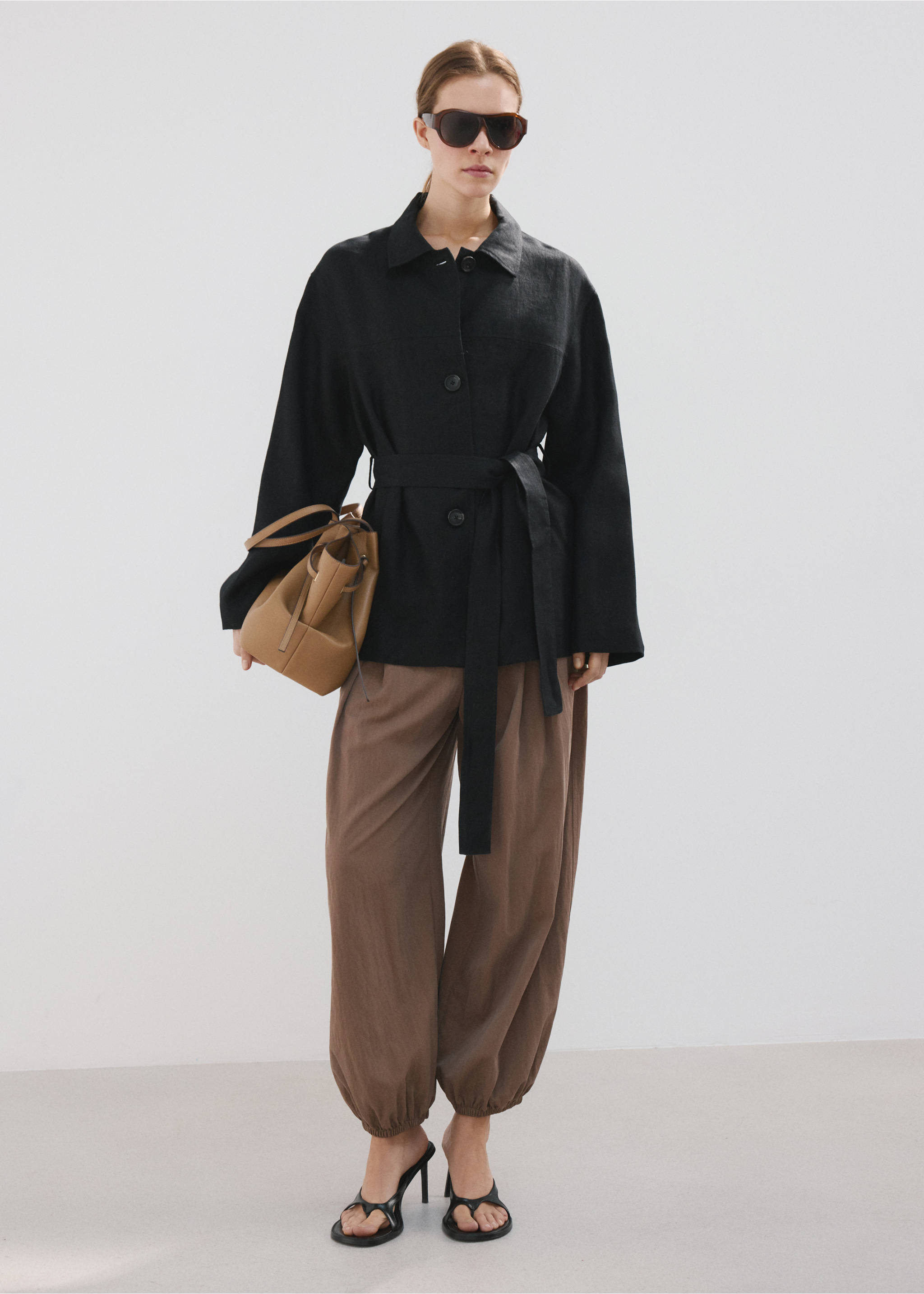 Jaqueta lli cinturó - Pla general, Negre. Ref: 27097138-00.