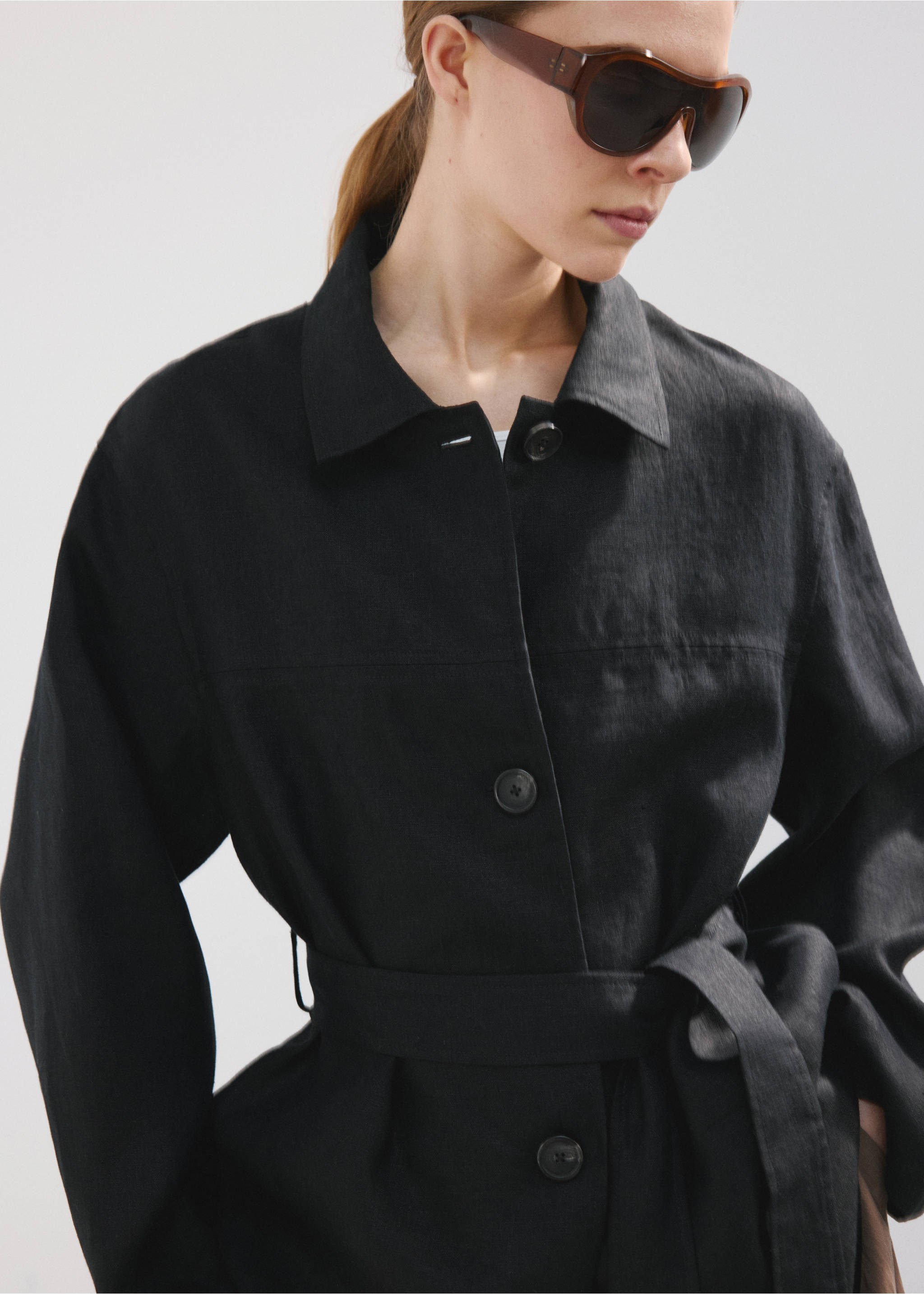 Jaqueta lli cinturó - Detall de l'article 1, Negre. Ref: 27097138-00.