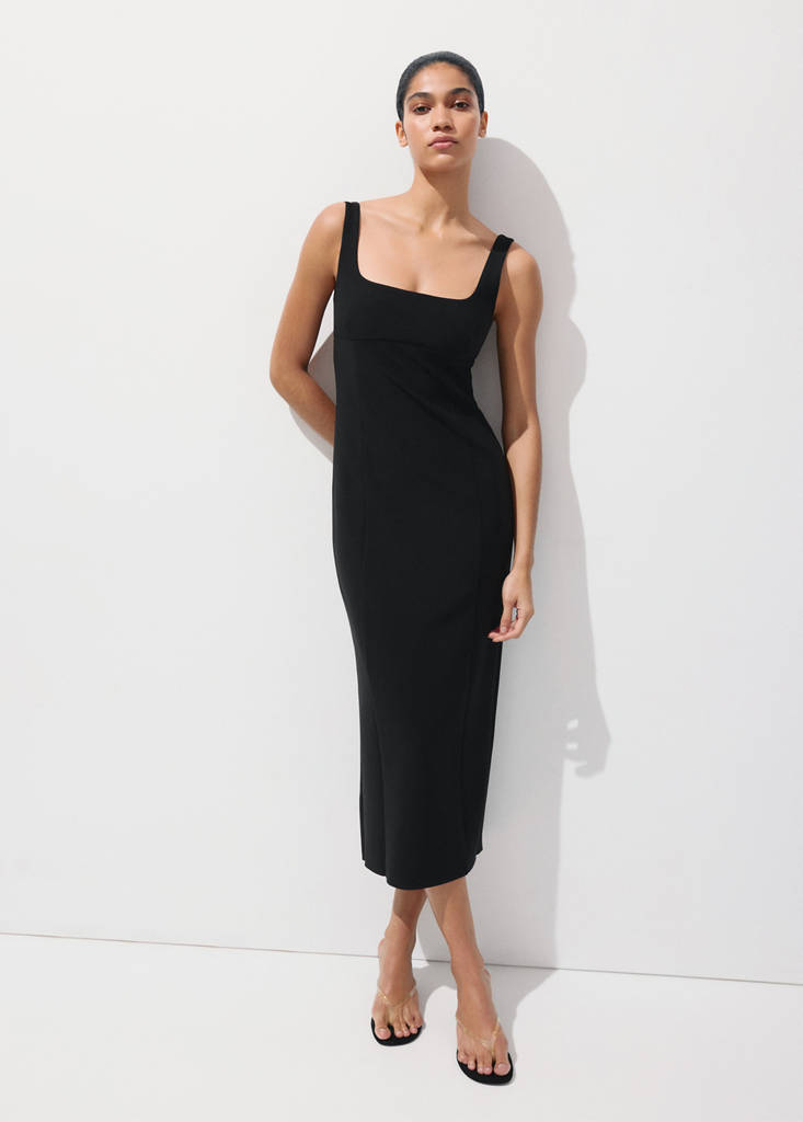 V-neckline fitted dress — Black