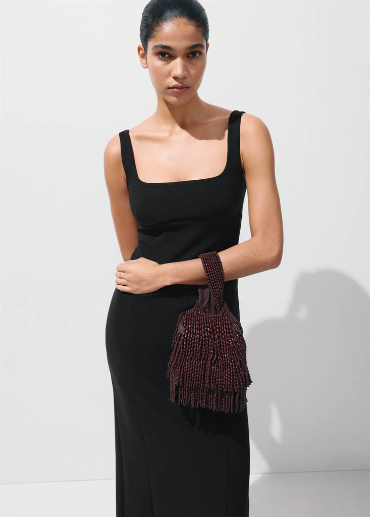 V-neckline fitted dress — Black