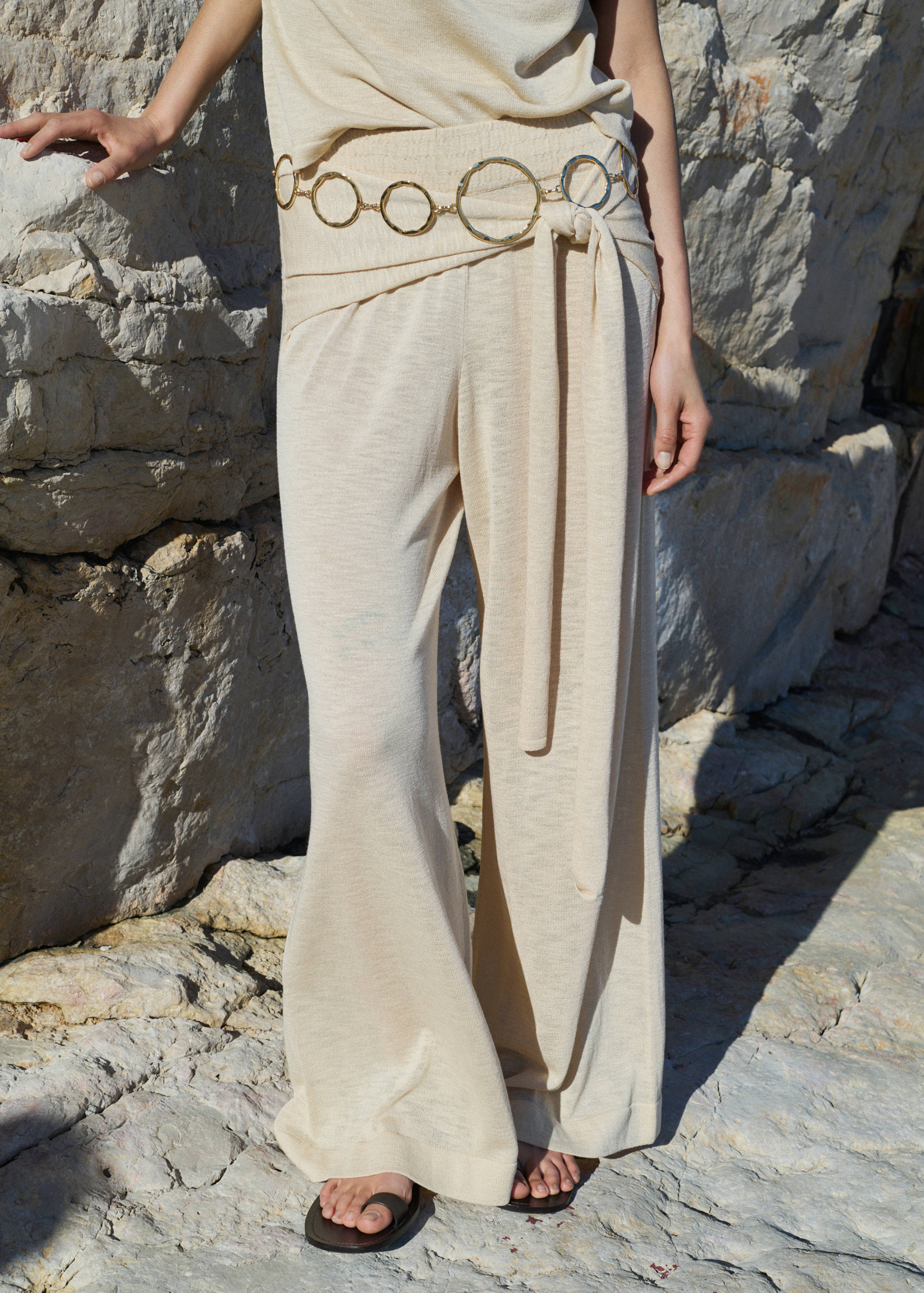 Fine knit trousers with knot detail - Medium plane