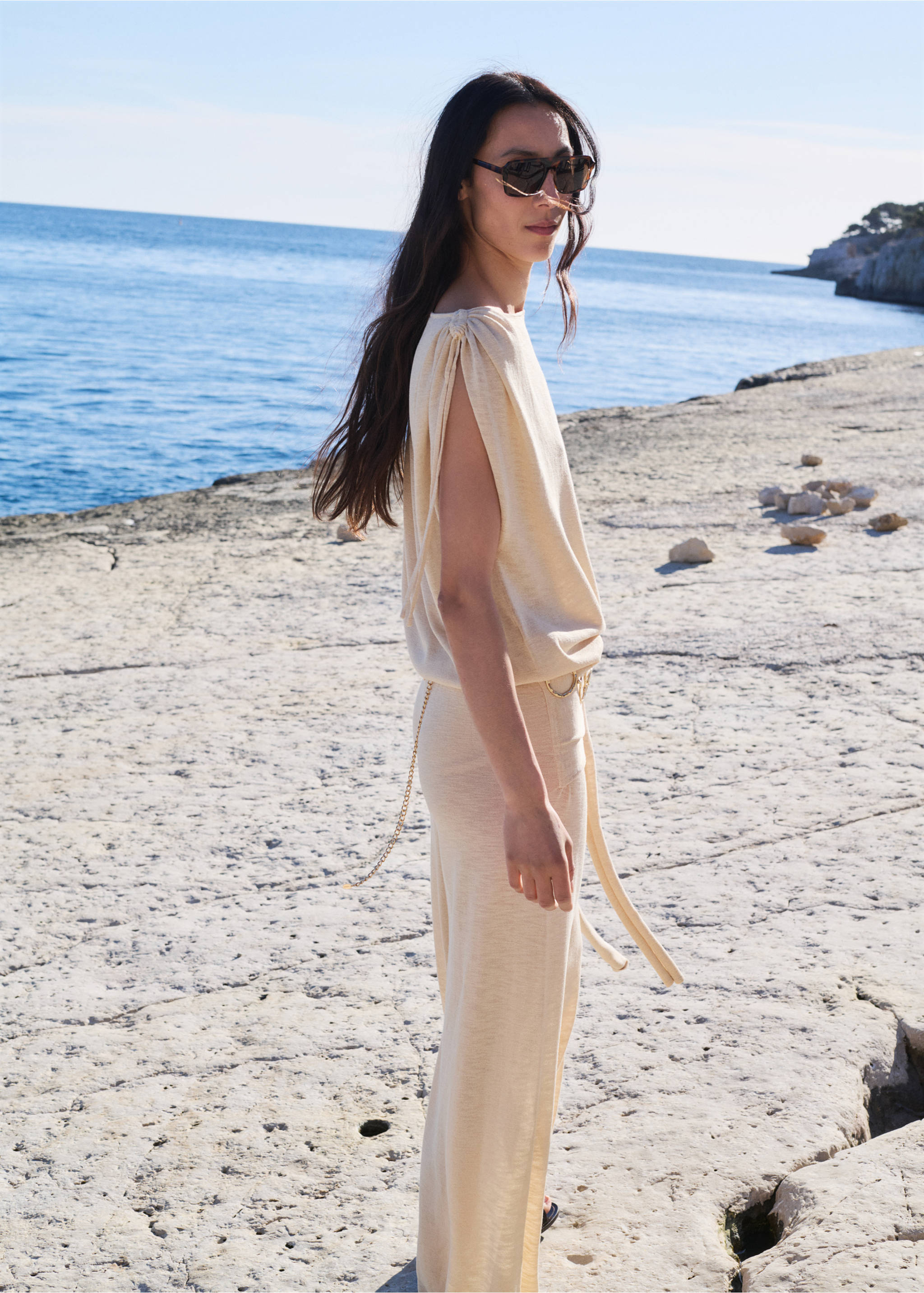 Fine knit trousers with knot detail - Details of the article 6, Ecru. Ref: 27097143-00.