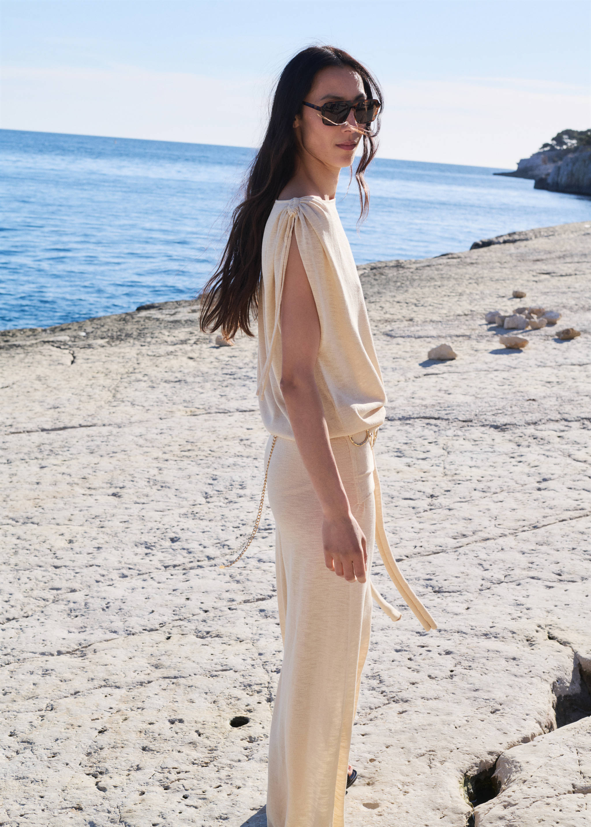 Fine knit trousers with knot detail - Details of the article 6