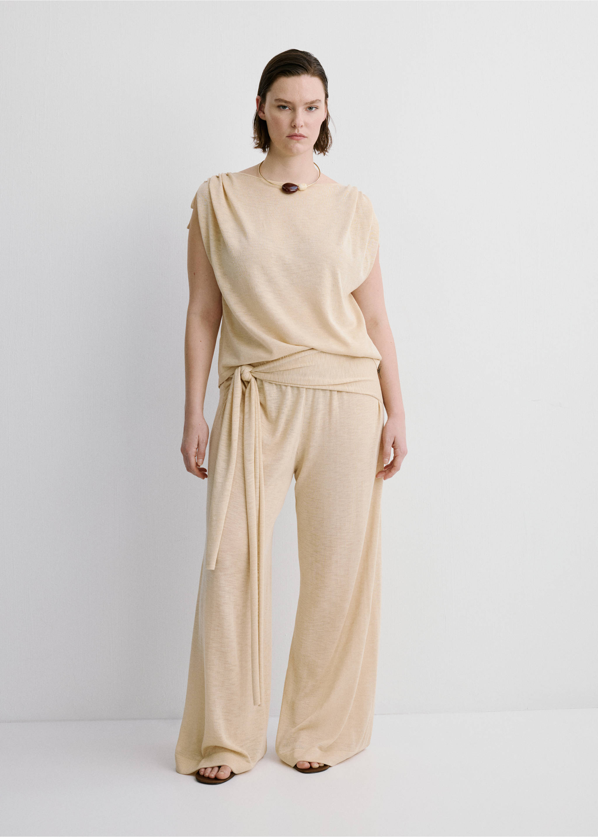 Fine knit trousers with knot detail - Details of the article 3, Ecru. Ref: 27097143-00.