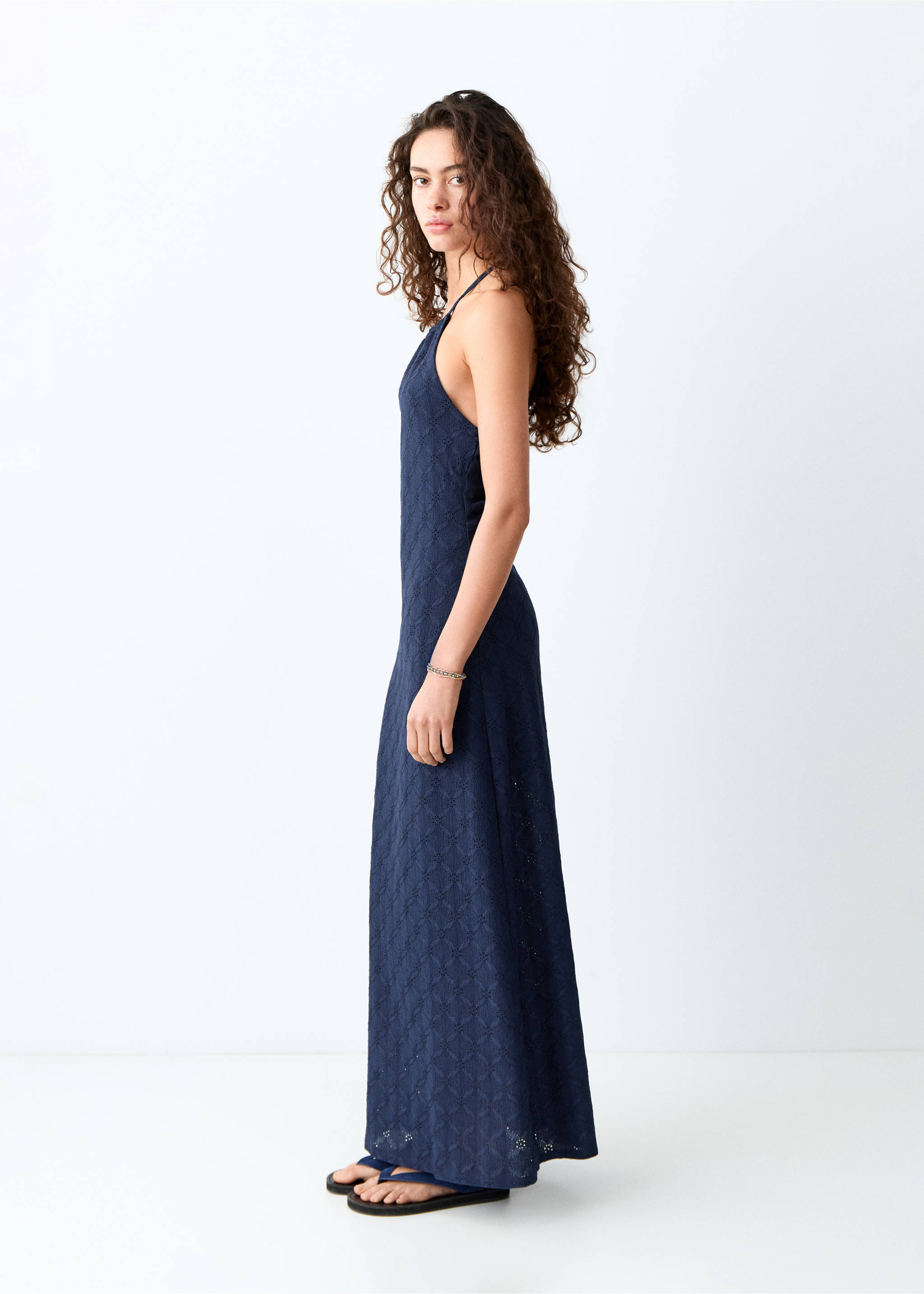 Besticktes Neckholderkleid - Detail des Artikels 2, Marineblau. Ref: 27097146-00.