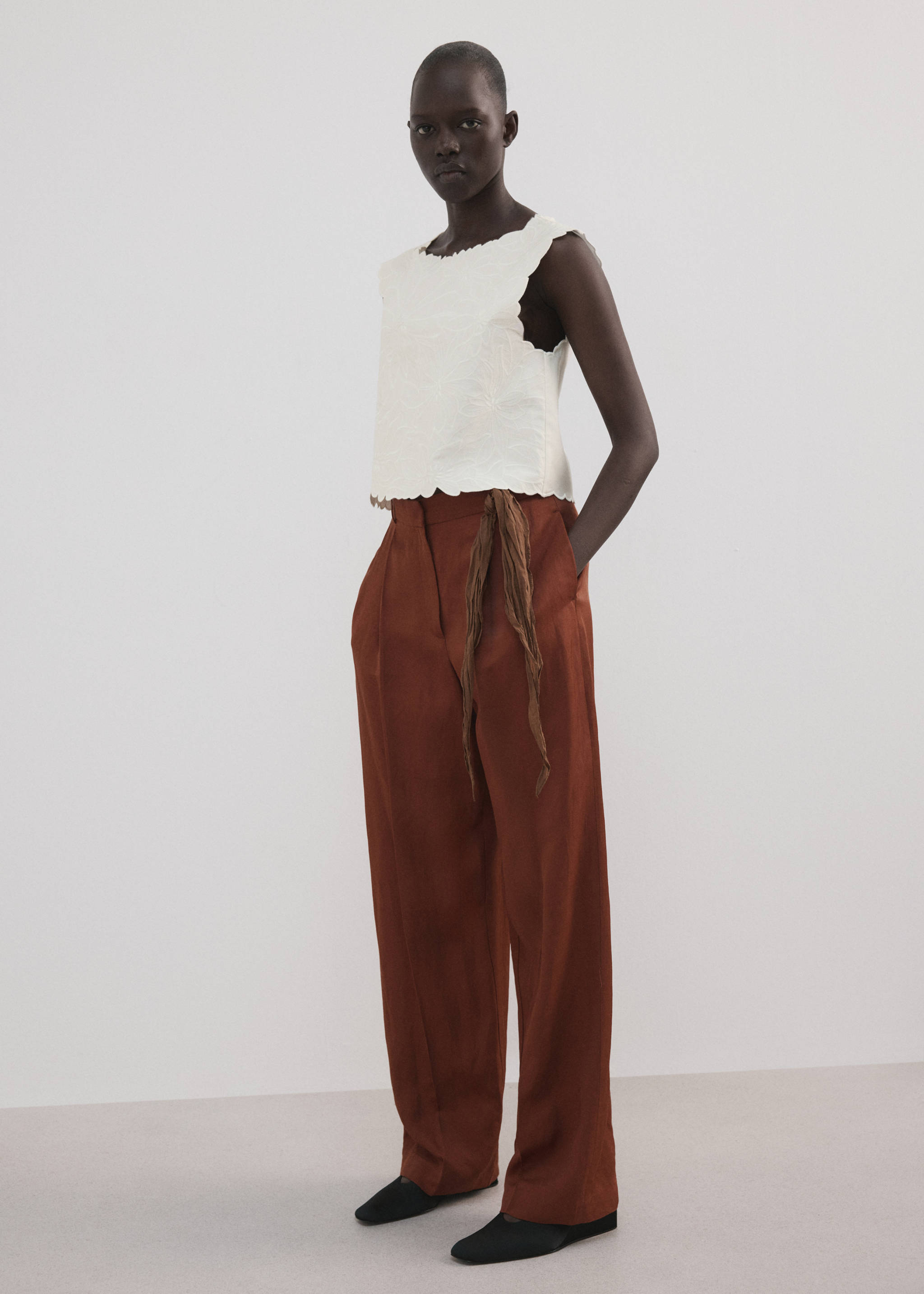 Embroidered flower top - General plane