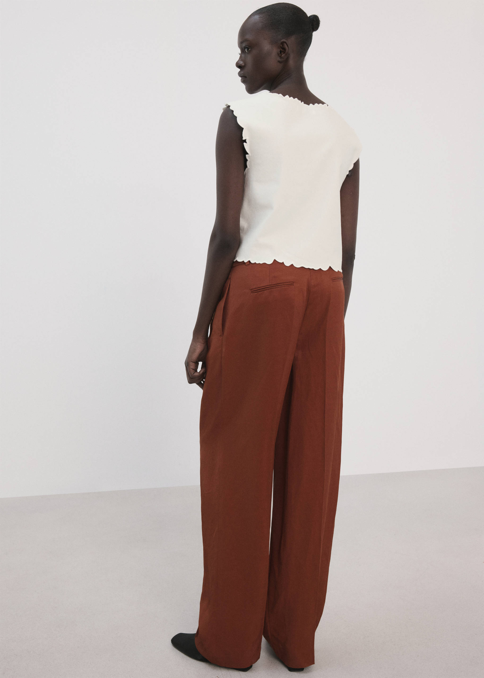 Embroidered flower top - Reverse of the article