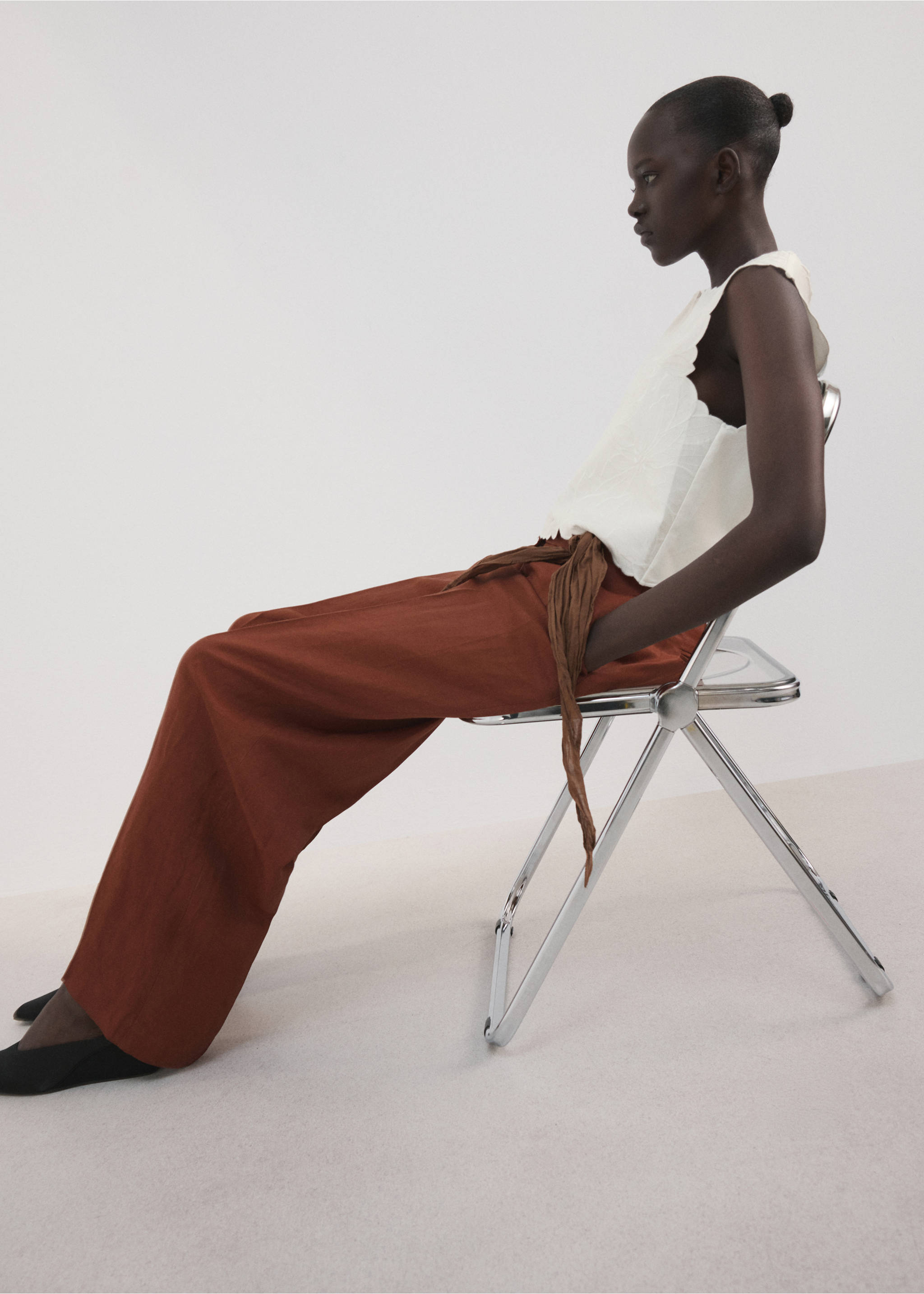 Embroidered flower top - Details of the article 2, Off White. Ref: 27097149-00.