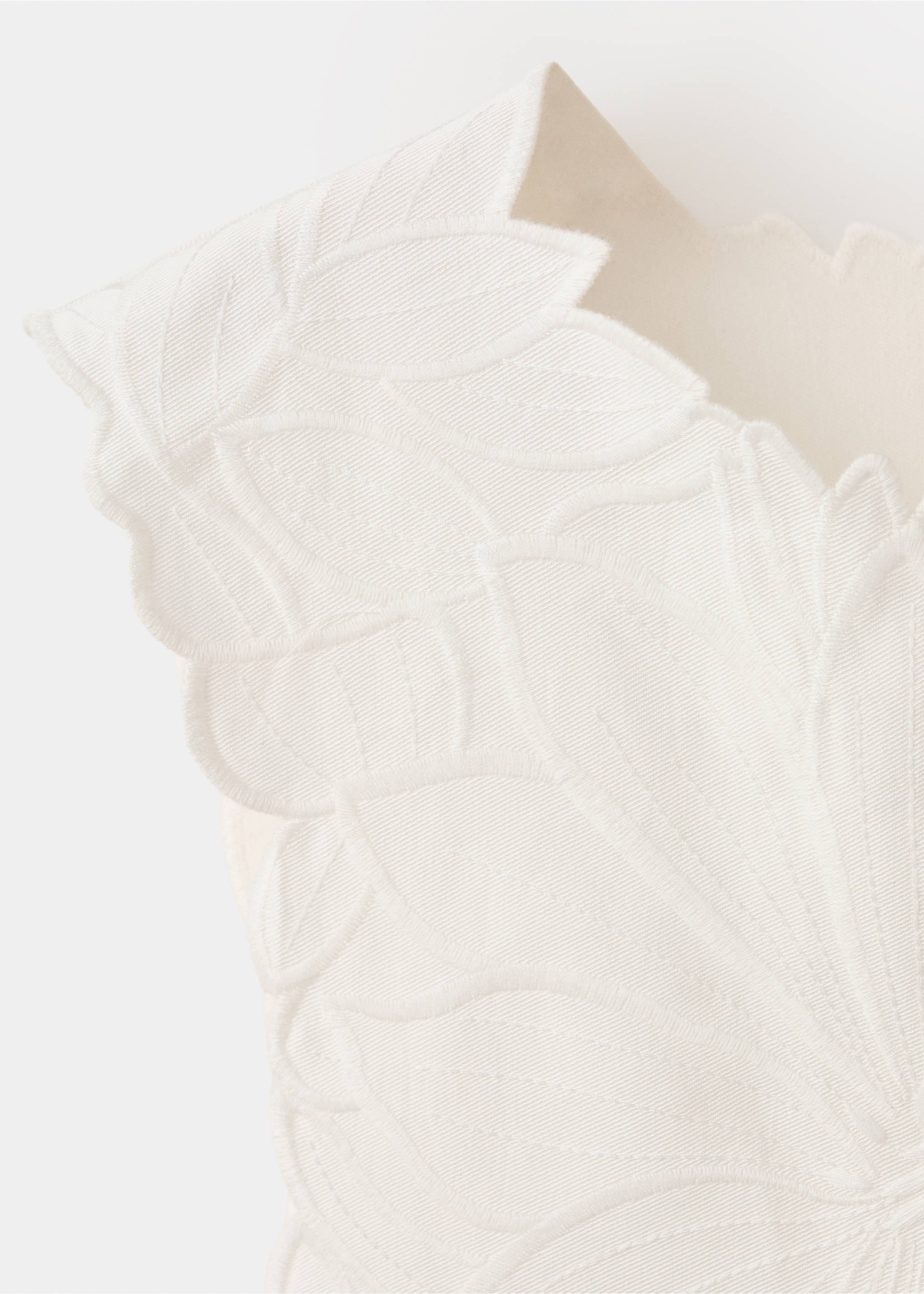 Embroidered flower top - Details of the article 8, Off White. Ref: 27097149-00.