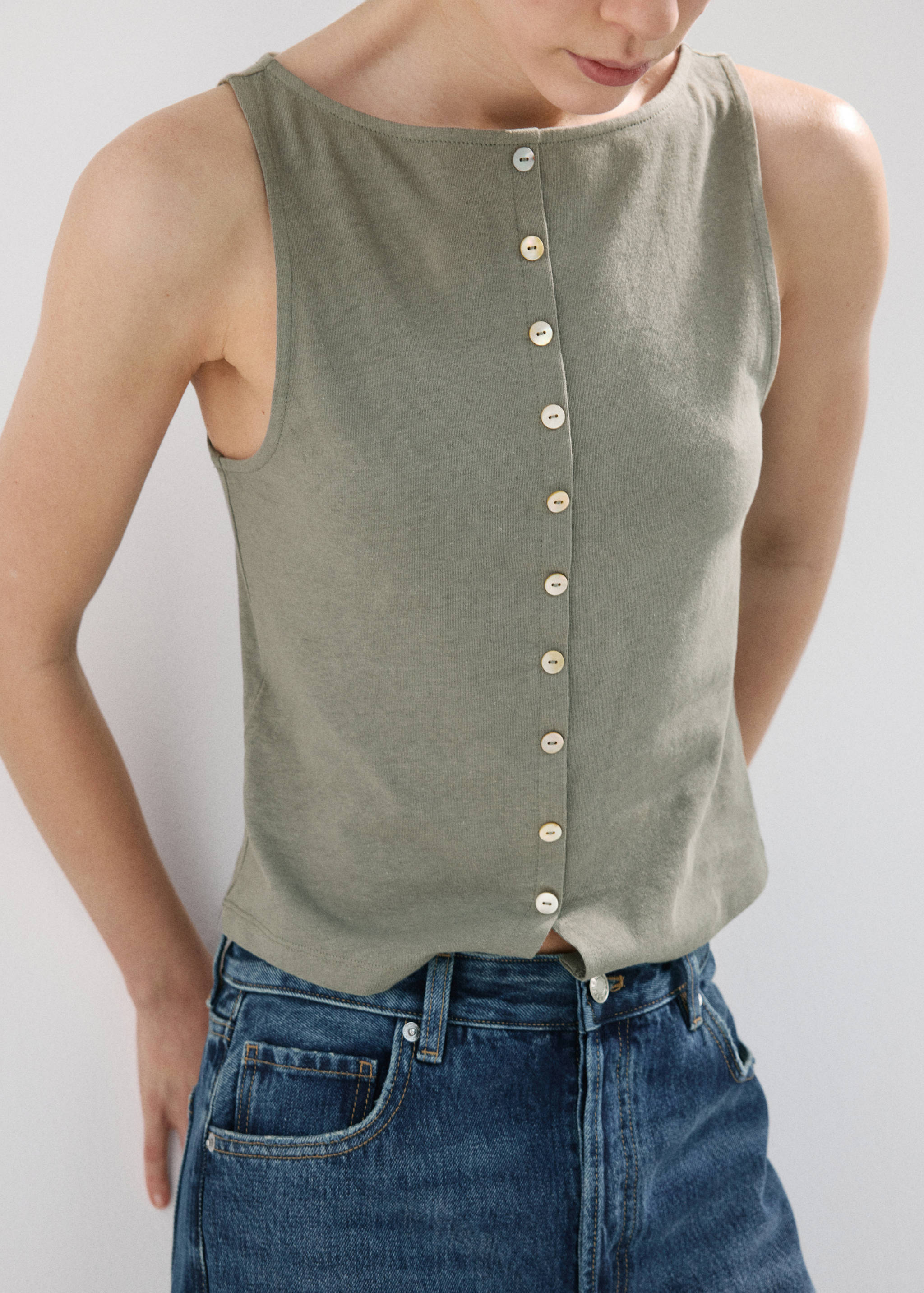 Cotton gilet with buttons - Details of the article 6