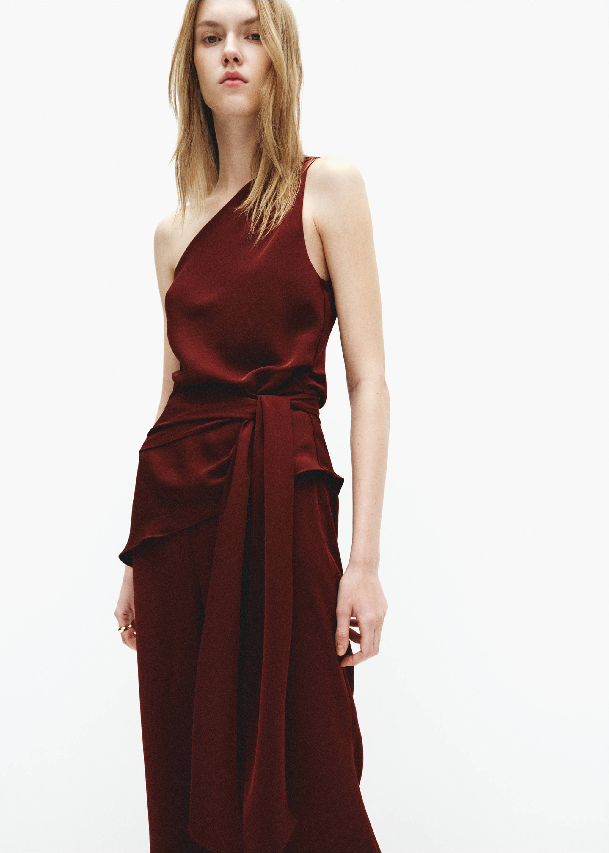 Combinaison asymétrique nœud - Plan moyen, Grenat. Ref: 27097151-00.