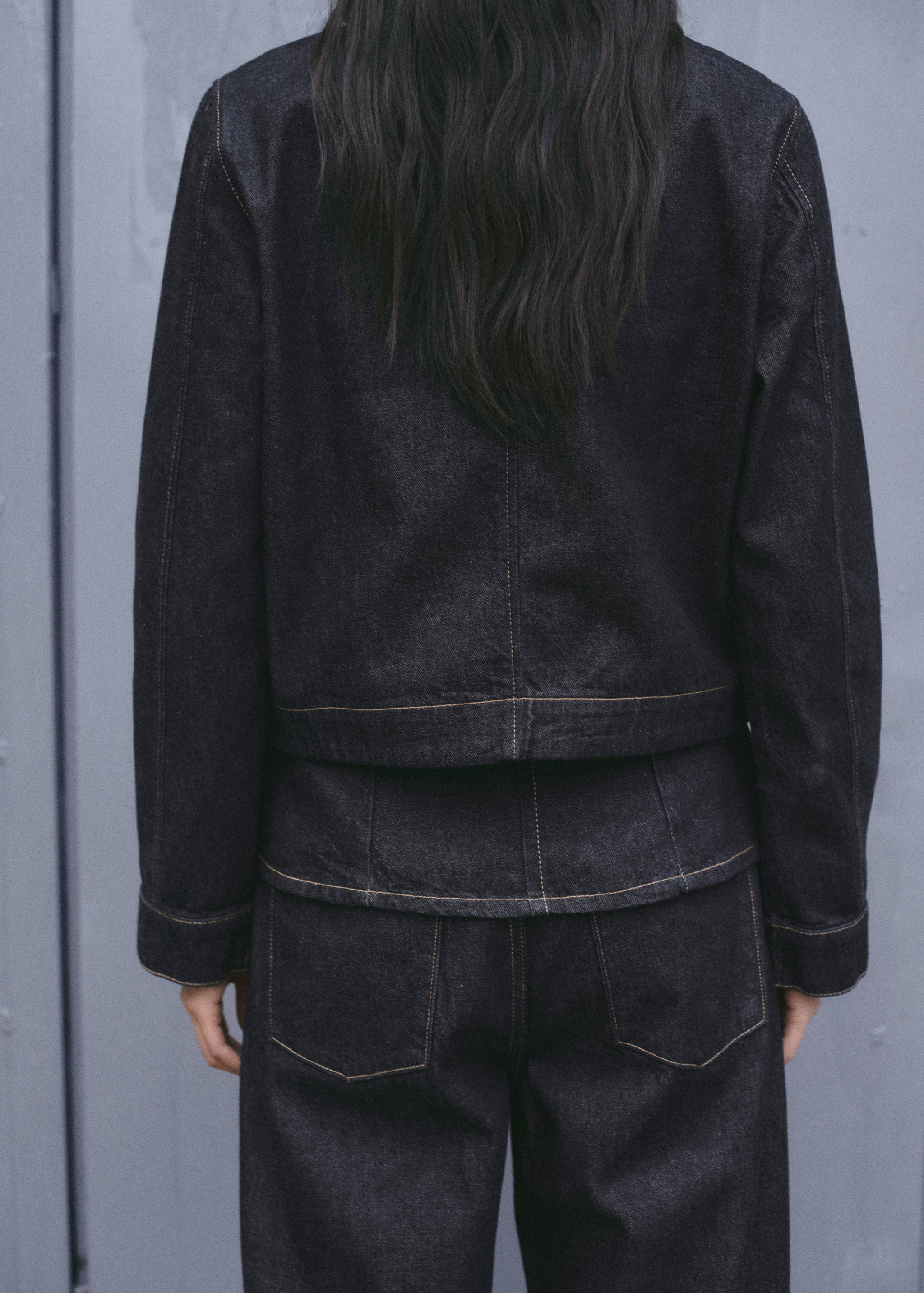 Chaqueta denim bolsillos - Reverso del artículo