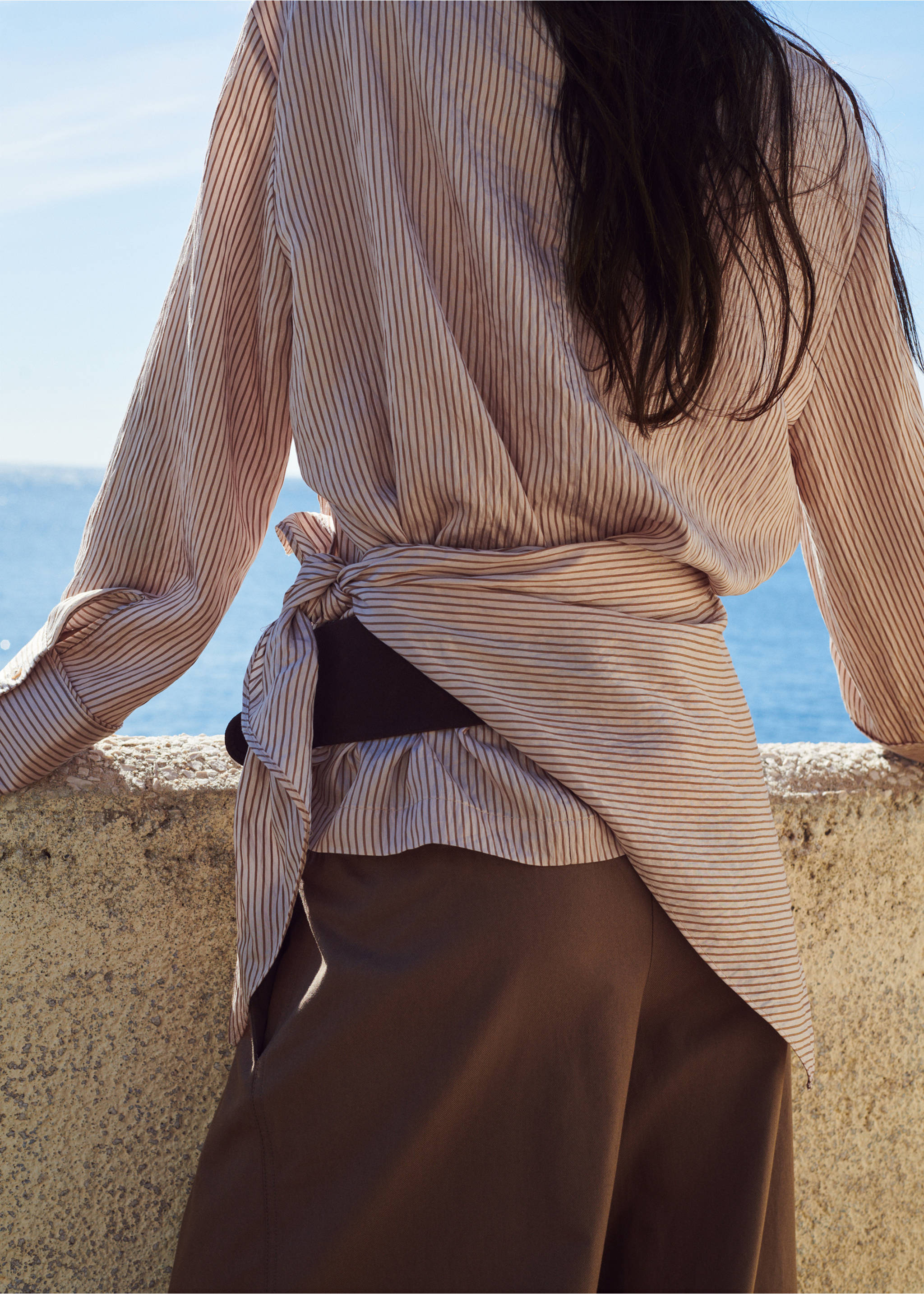 Knot stripped blouse - Details of the article 1, Brown. Ref: 27097157-00.