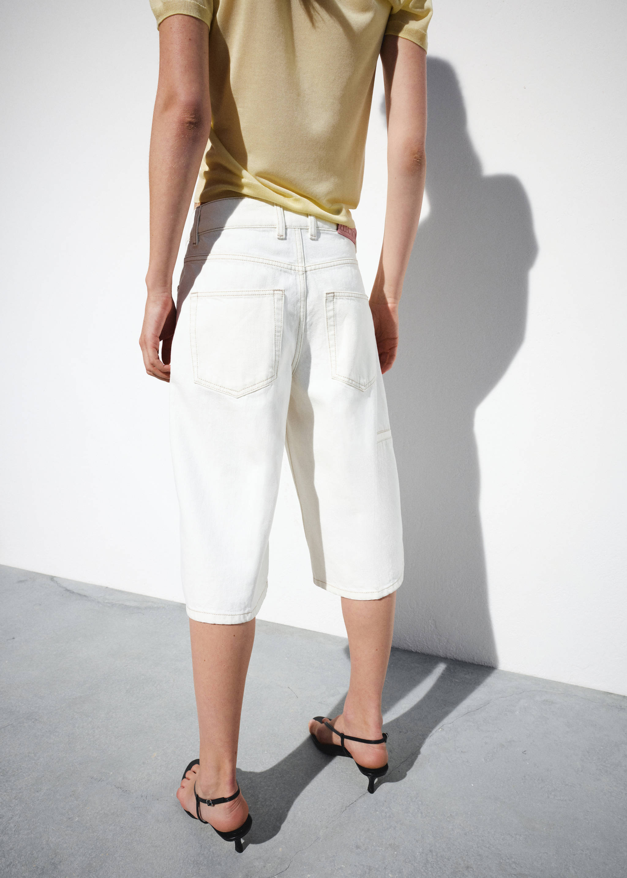Straight mid-rise bermuda shorts - Reverse of the article