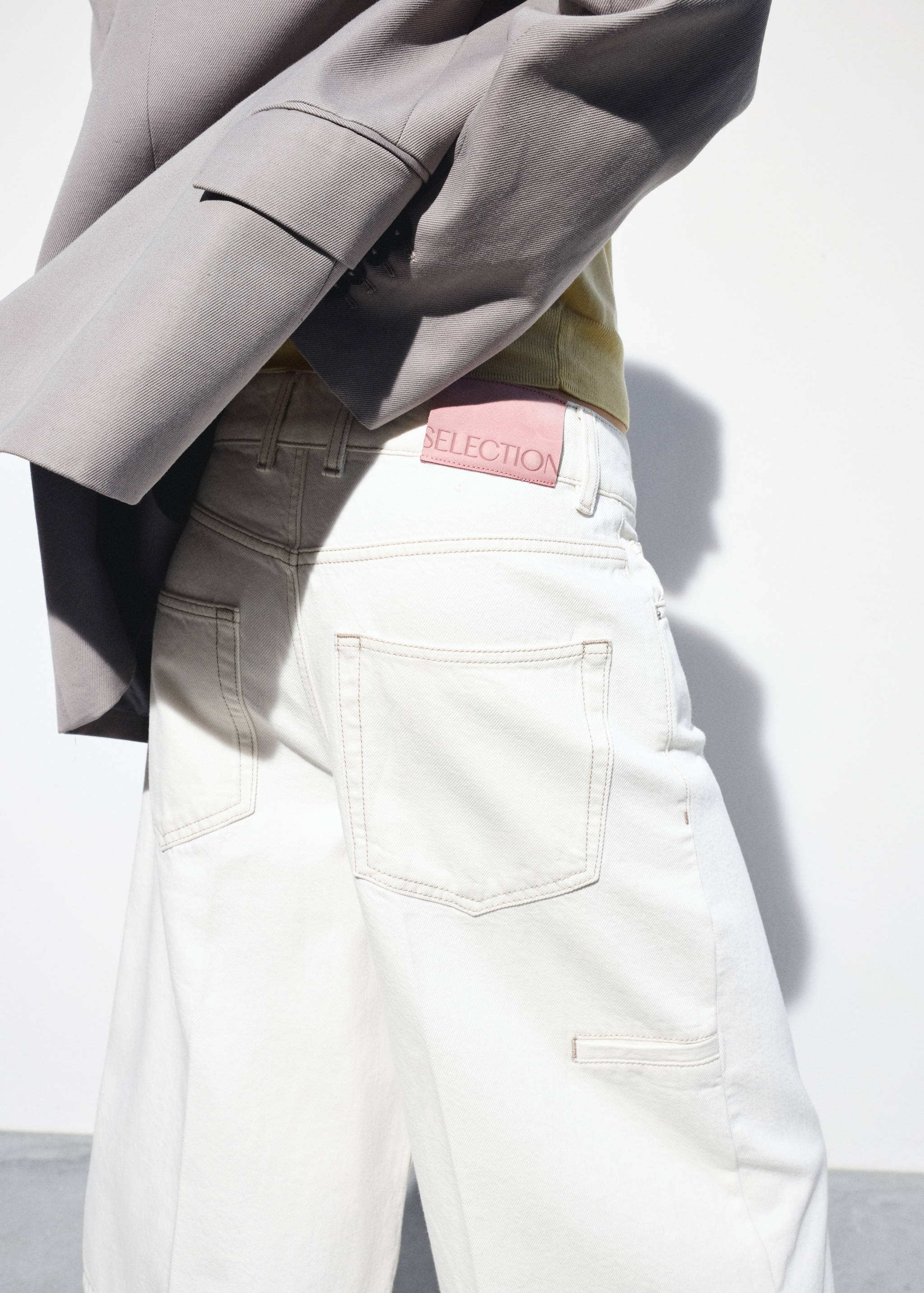 Straight mid-rise bermuda shorts - Details of the article 1