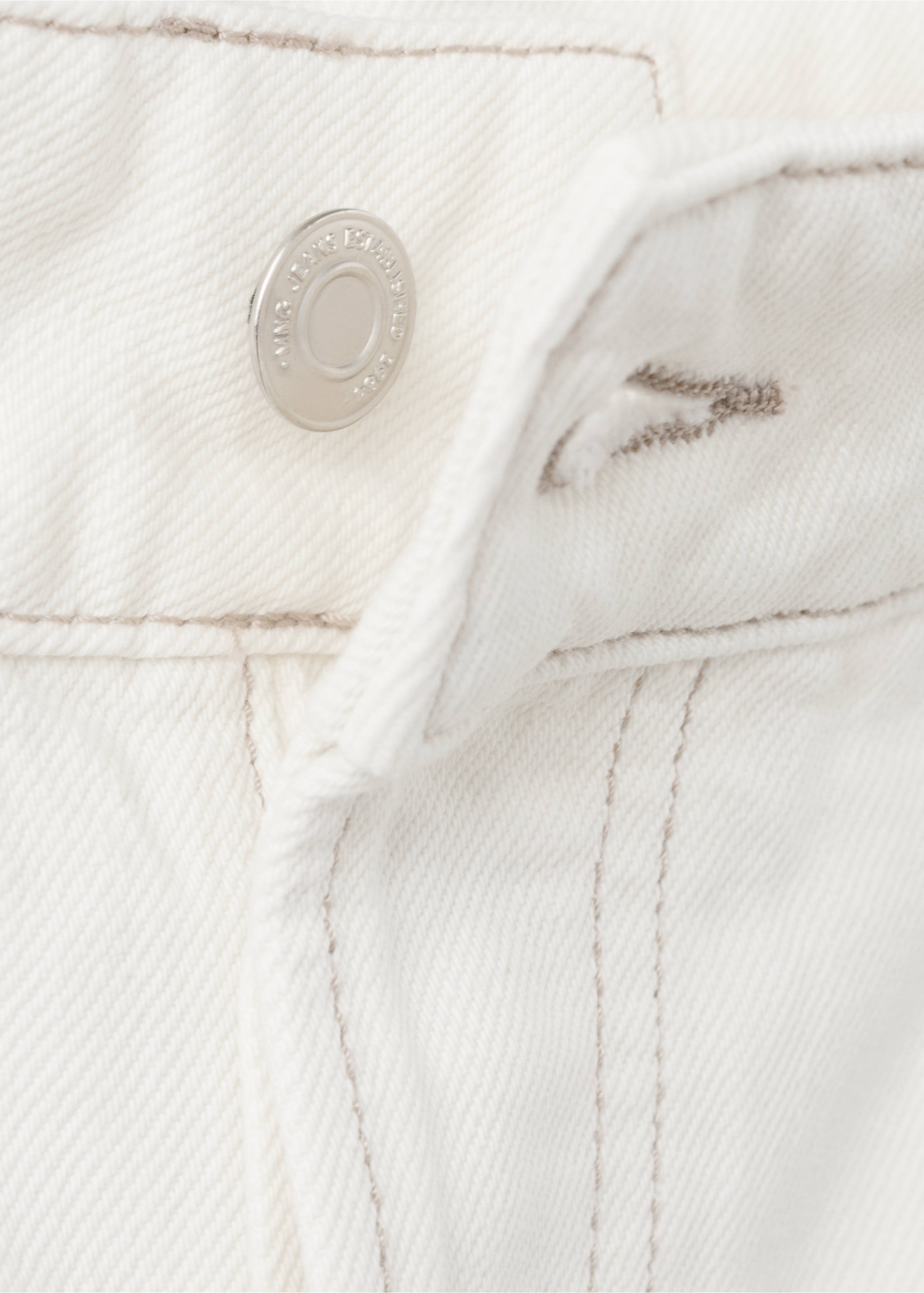 Bermudas rectas tiro medio - Detalle del artículo 8, Blanco roto. Ref: 27097163-00.