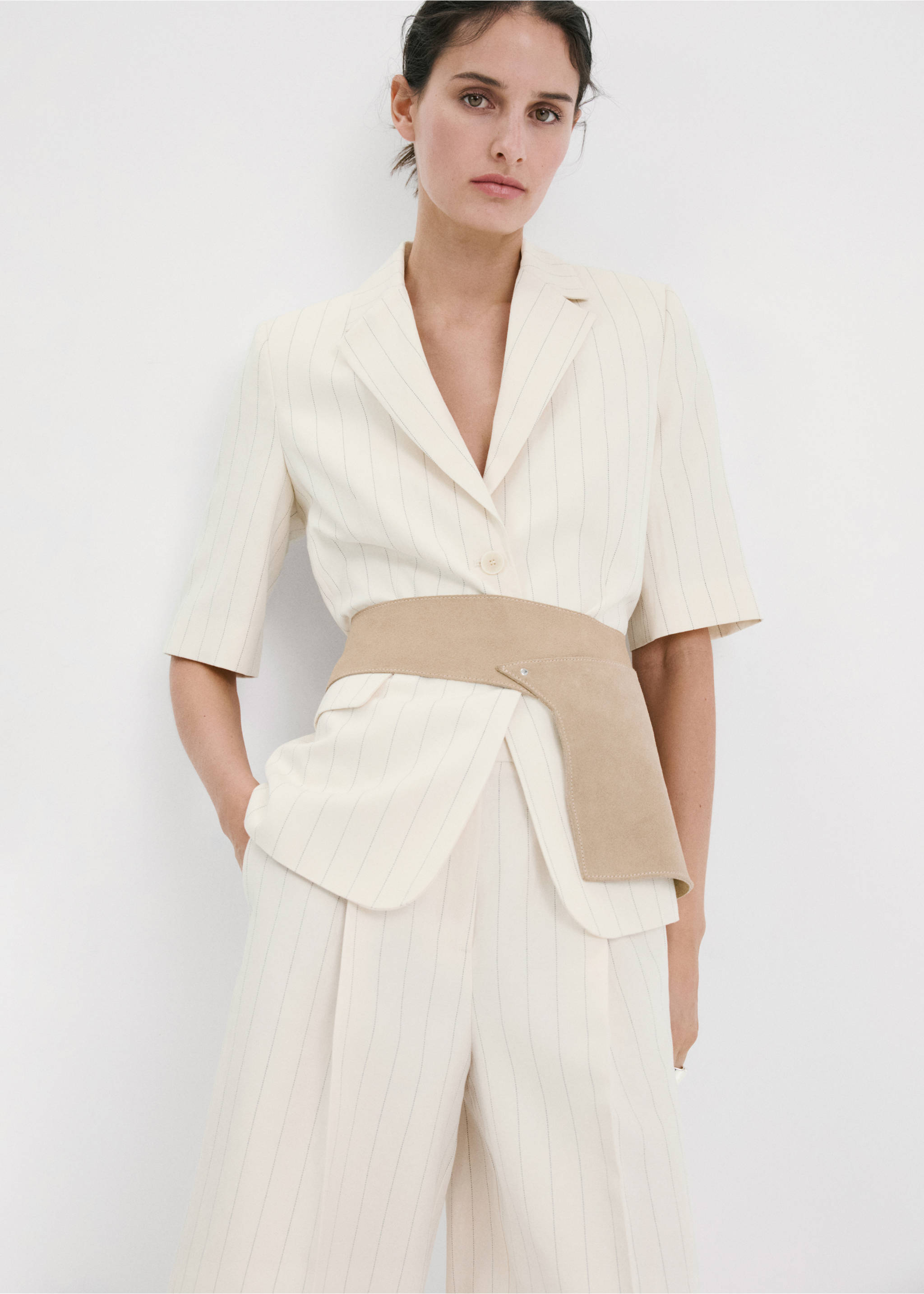 Bermudas lino rectas - Detalle del artículo 1, Crudo. Ref: 27097782-00.