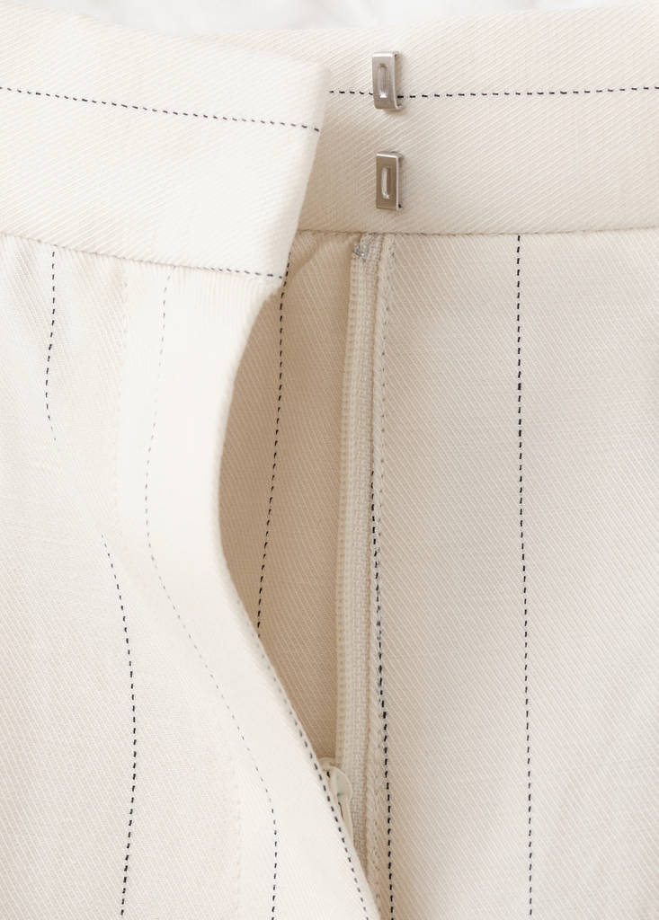 Straight linen Bermuda shorts — Ecru