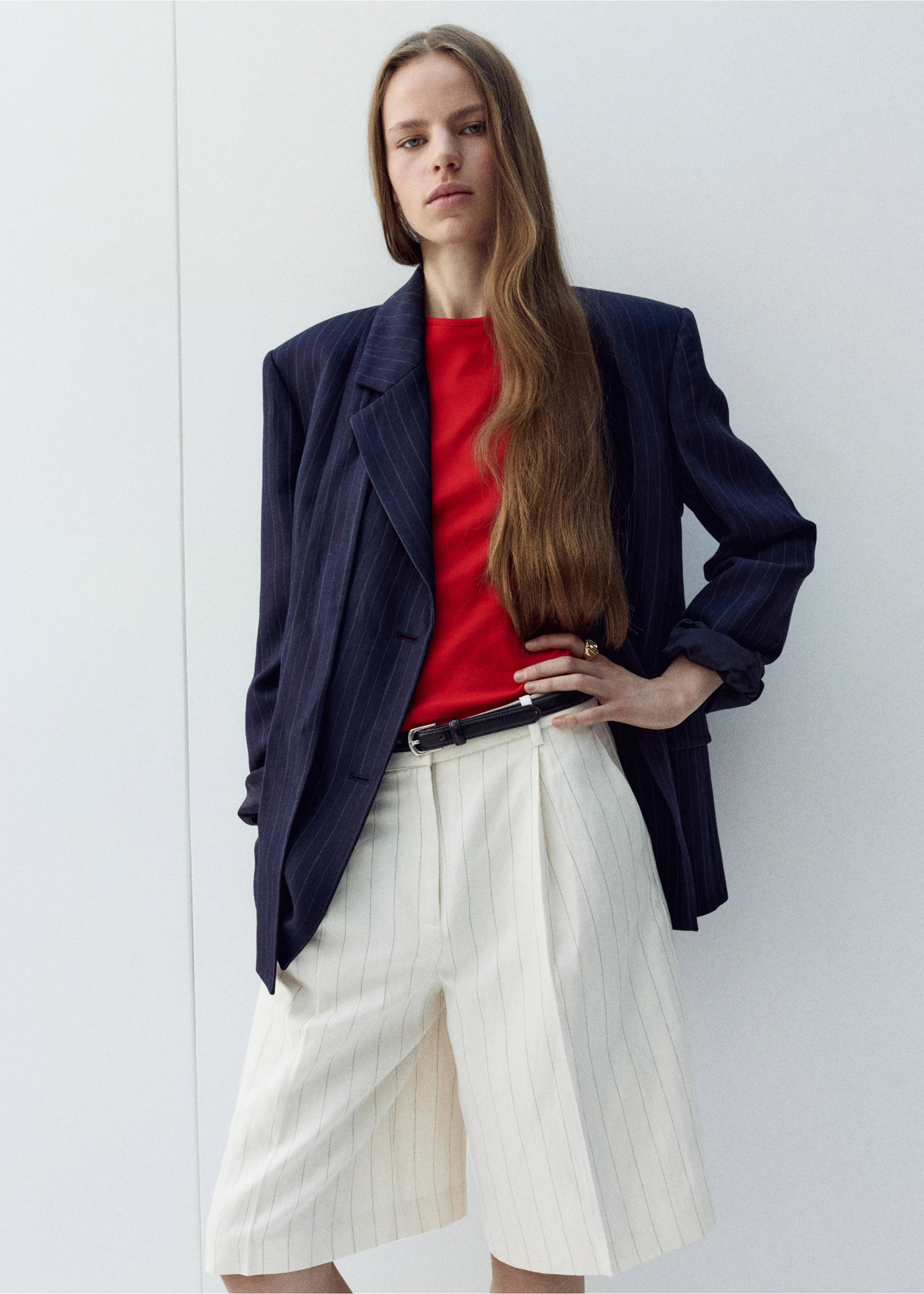 Bermuda droit en lin - Détail de l'article 2, Écru. Ref: 27097782-01.