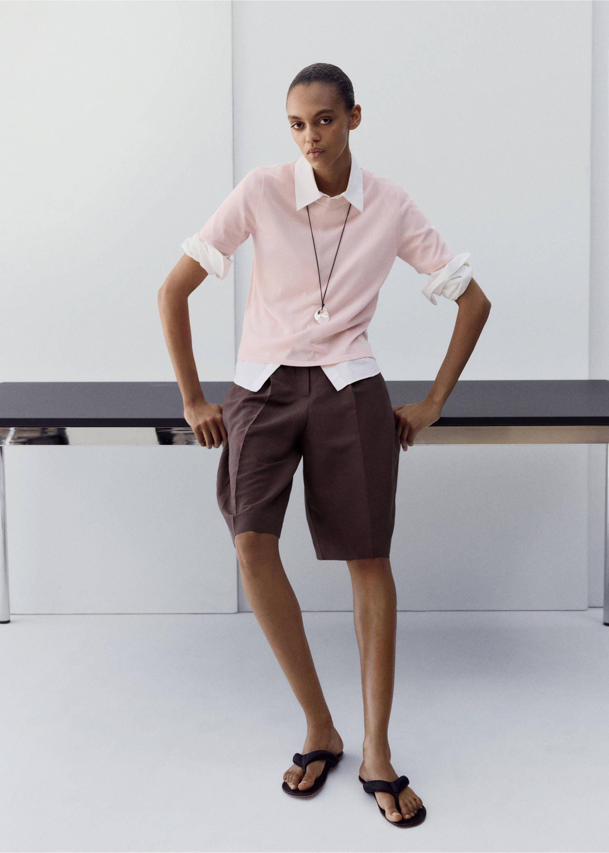 Straight linen Bermuda shorts - Details of the article 2, Purple. Ref: 27097782-01.