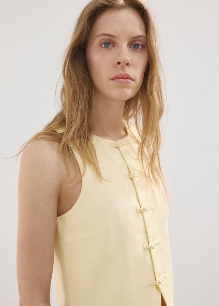 Linen toggle waistcoat — Vanilla