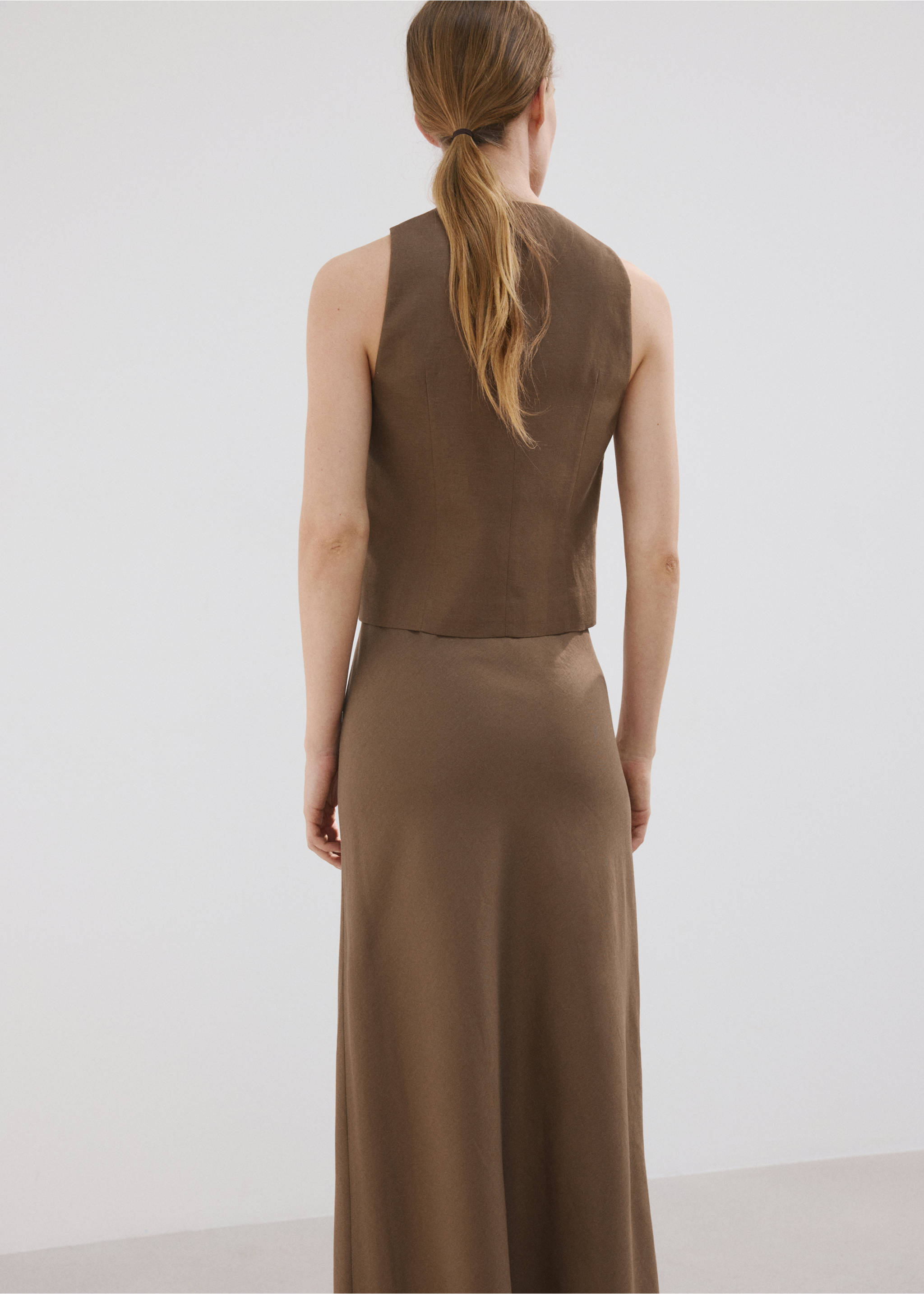 Chaleco traje mezcla lino - Reverso del artículo, Marrón. Ref: 27097783-00.
