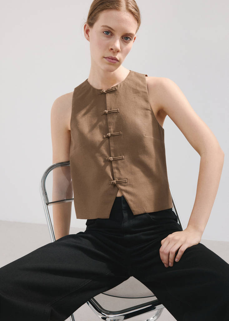 Linen toggle waistcoat — Brown