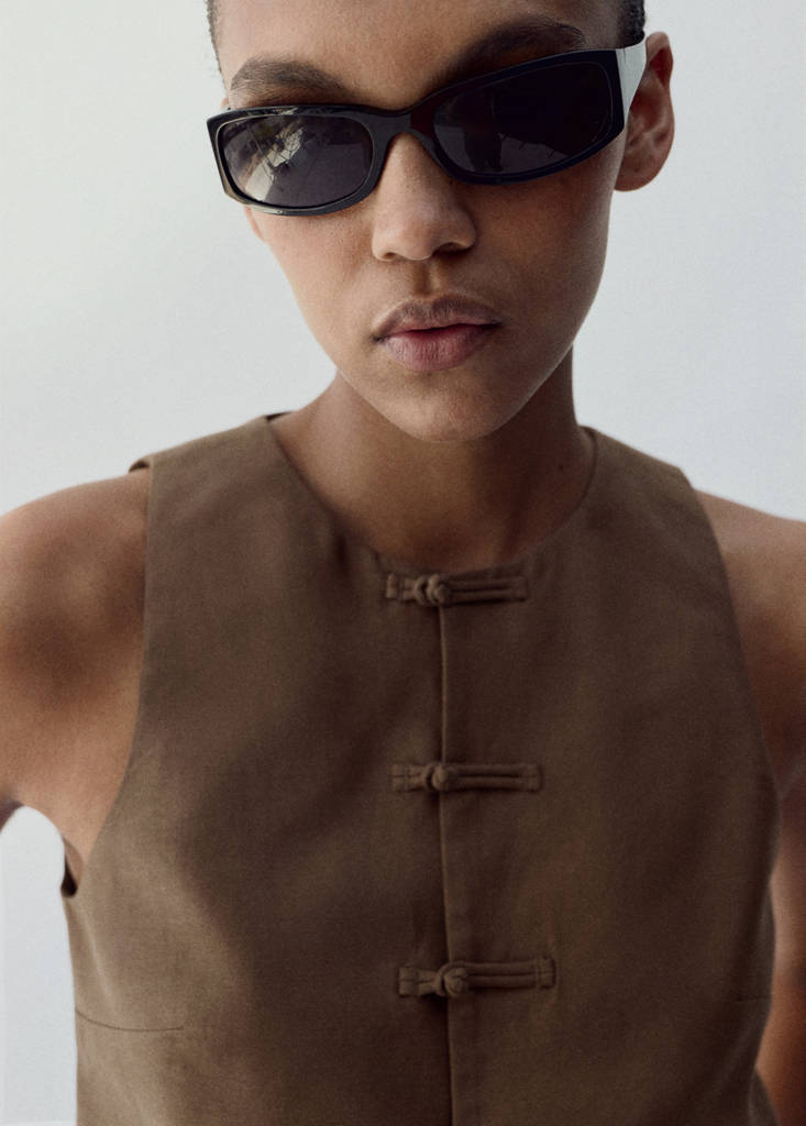 Linen toggle waistcoat — Brown