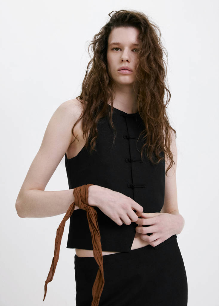 Linen toggle waistcoat — Black