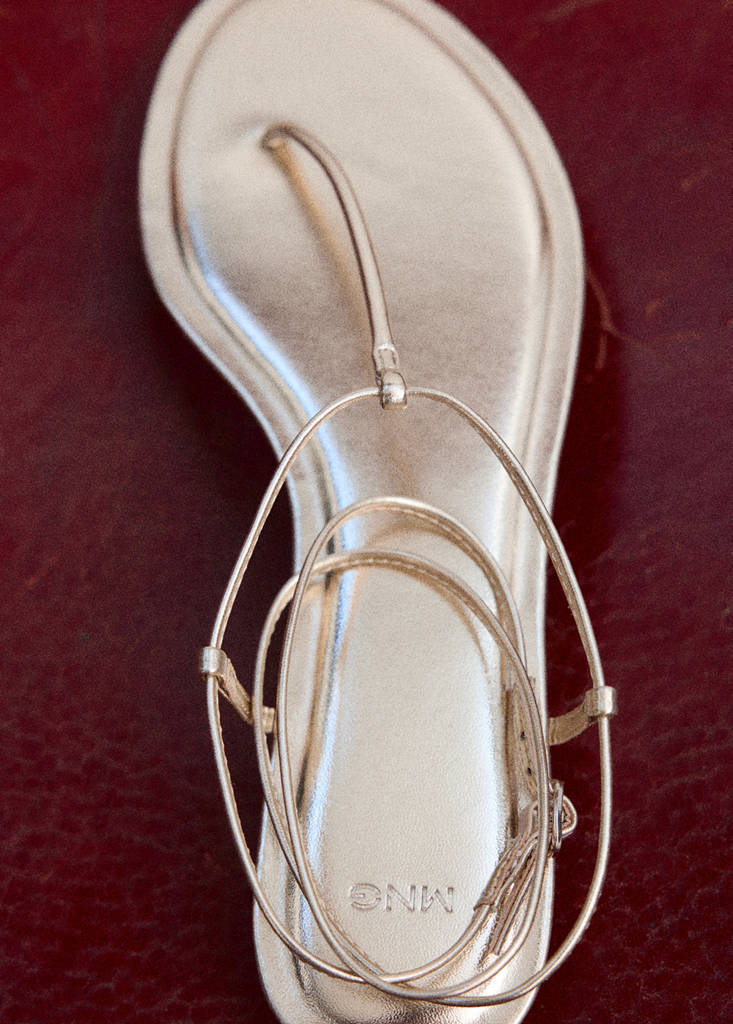 Metallic straps sandals — Gold