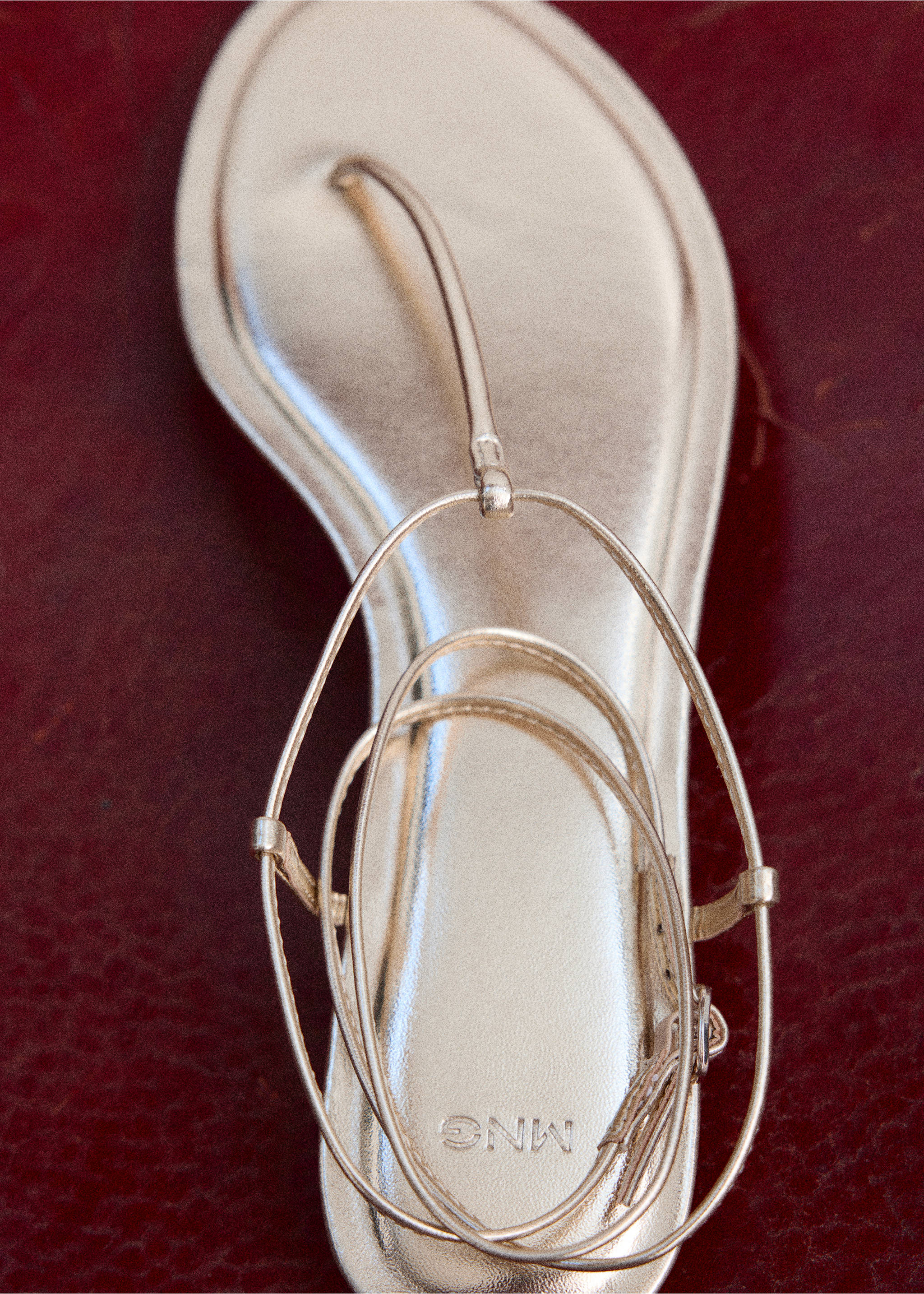 Metallic straps sandals - Details of the article 9, Gold. Ref: 27097784-00.