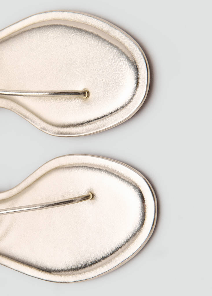 Metallic straps sandals — Gold