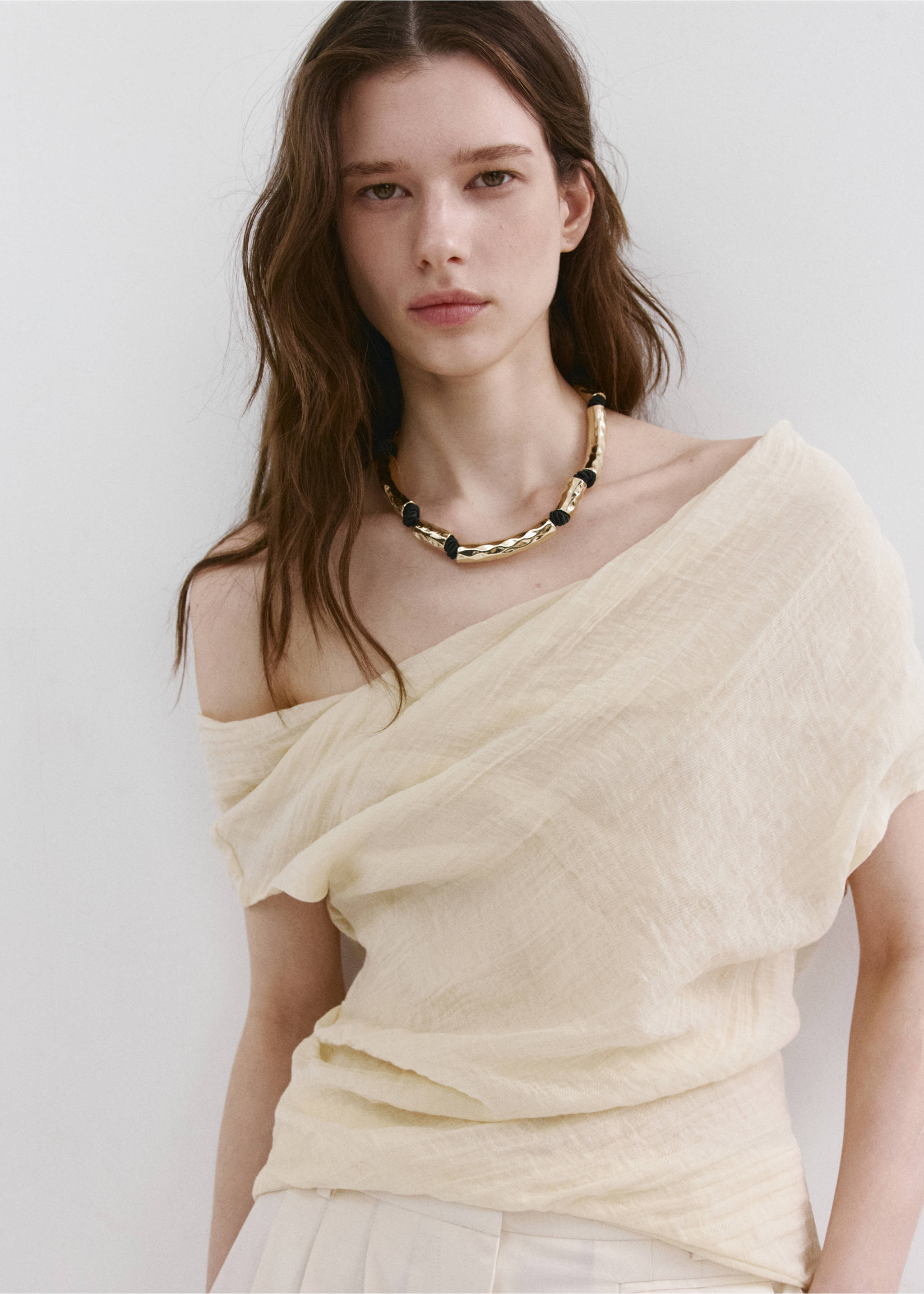 Necklace with irregular metallic pieces - General plane, Gold. Ref: 27097787-00.