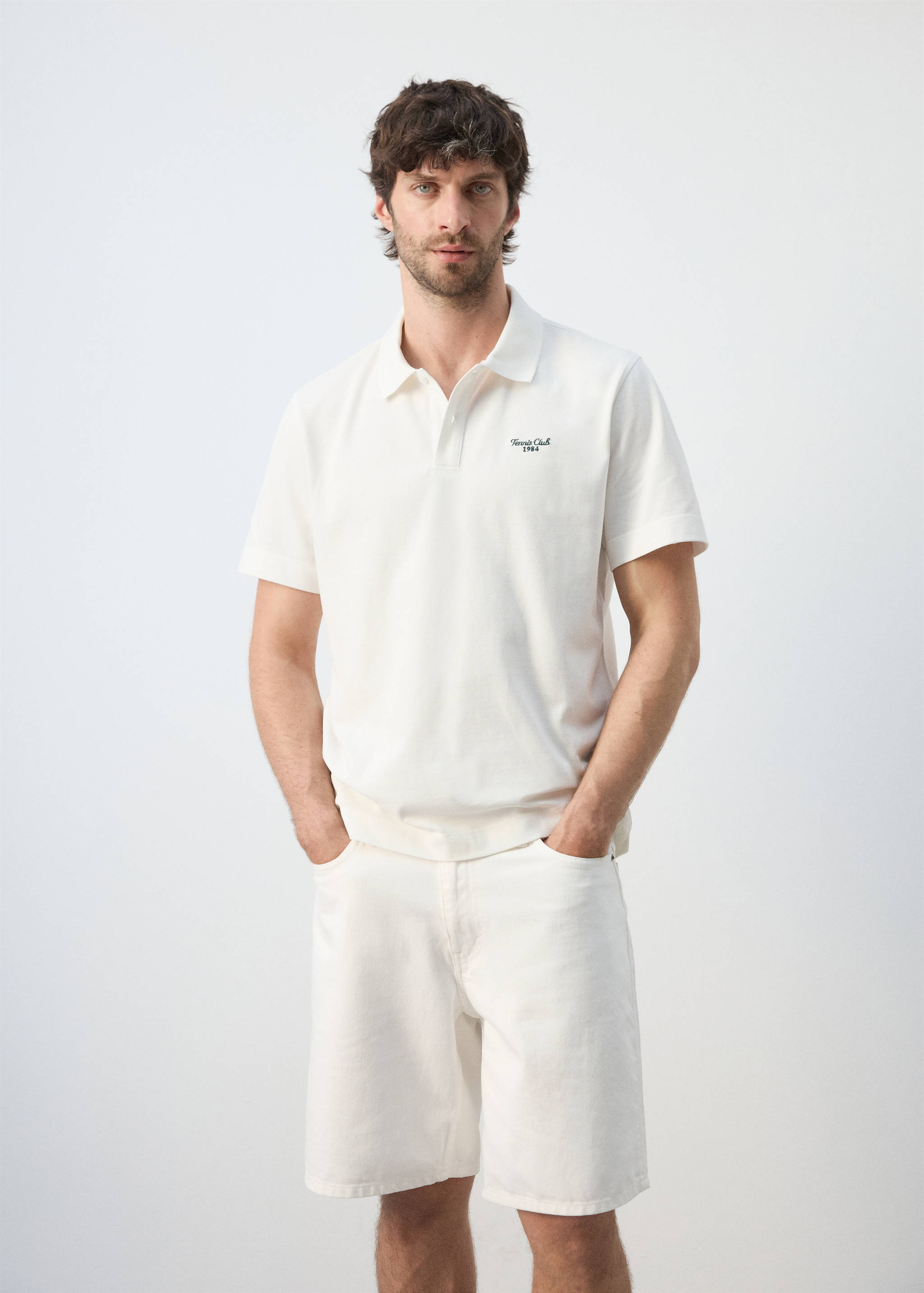 Polo i 100% bomull med broderi - Halvtotal bildeutsnitt