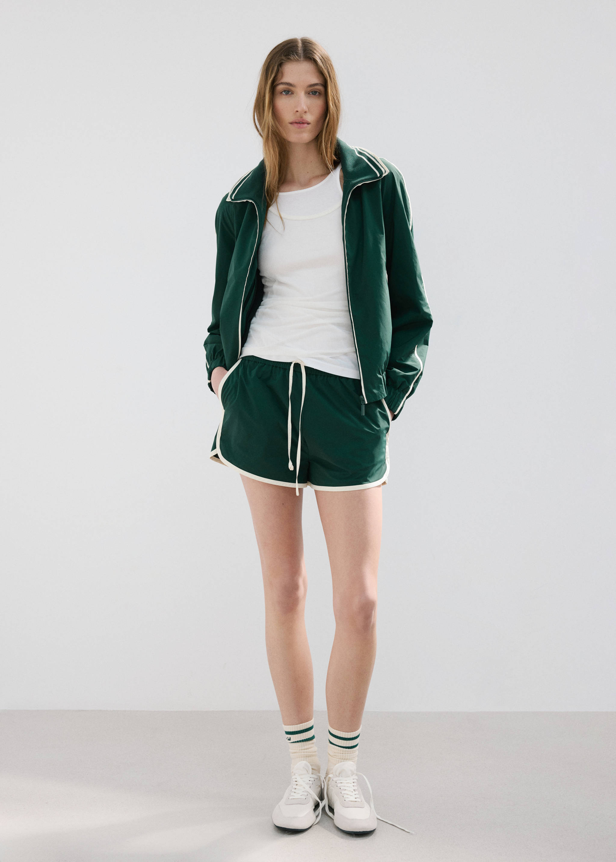 Shorts with contrasting trim - General plane